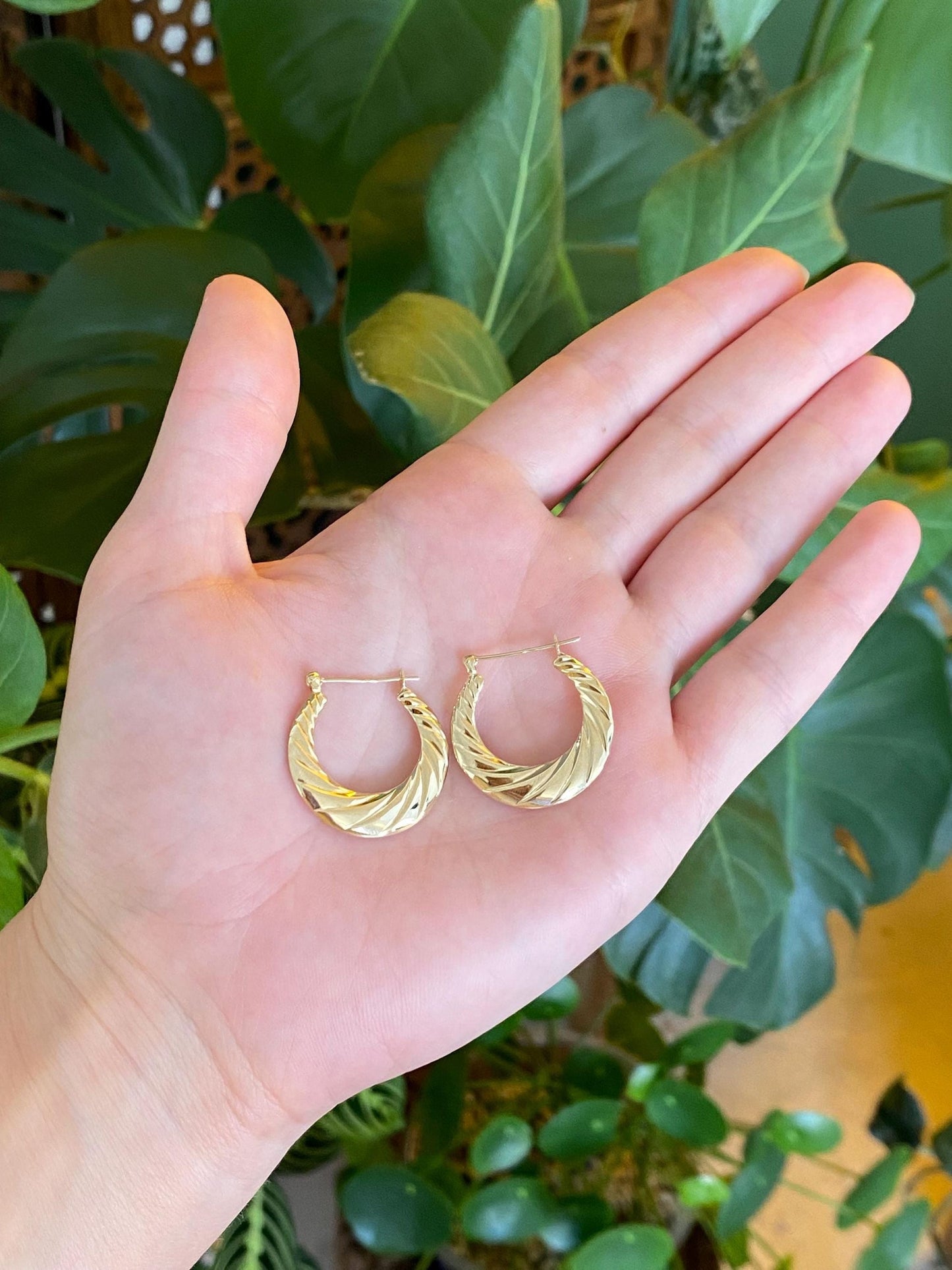 Vintage 14k Yellow Gold Textured Tapered Hoop Earrings