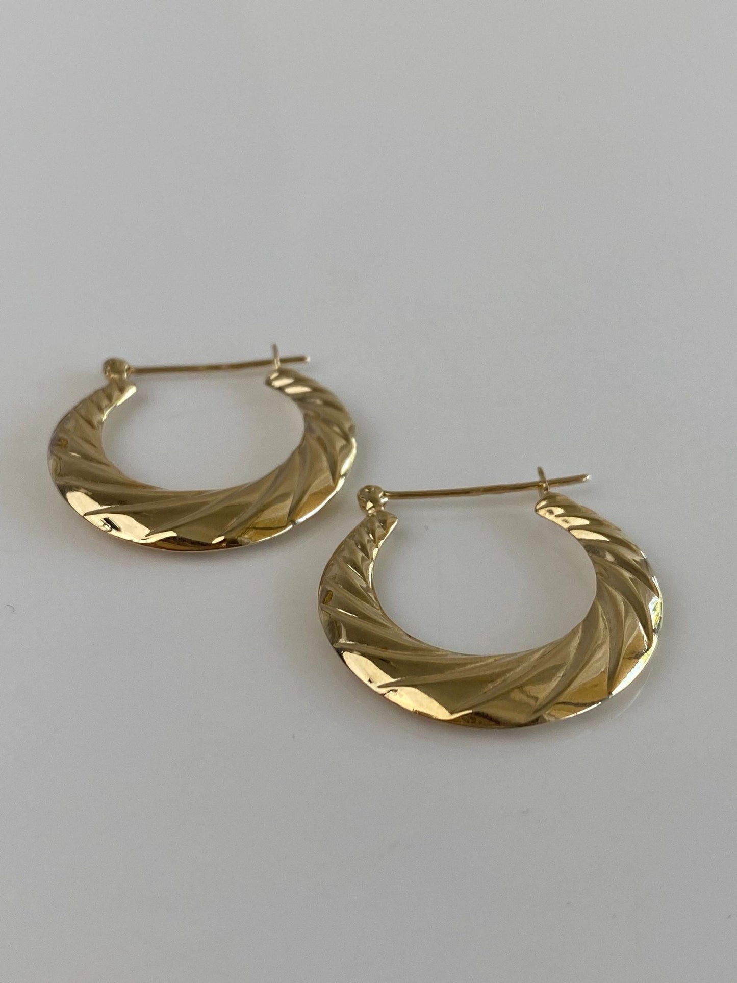 Vintage 14k Yellow Gold Textured Tapered Hoop Earrings