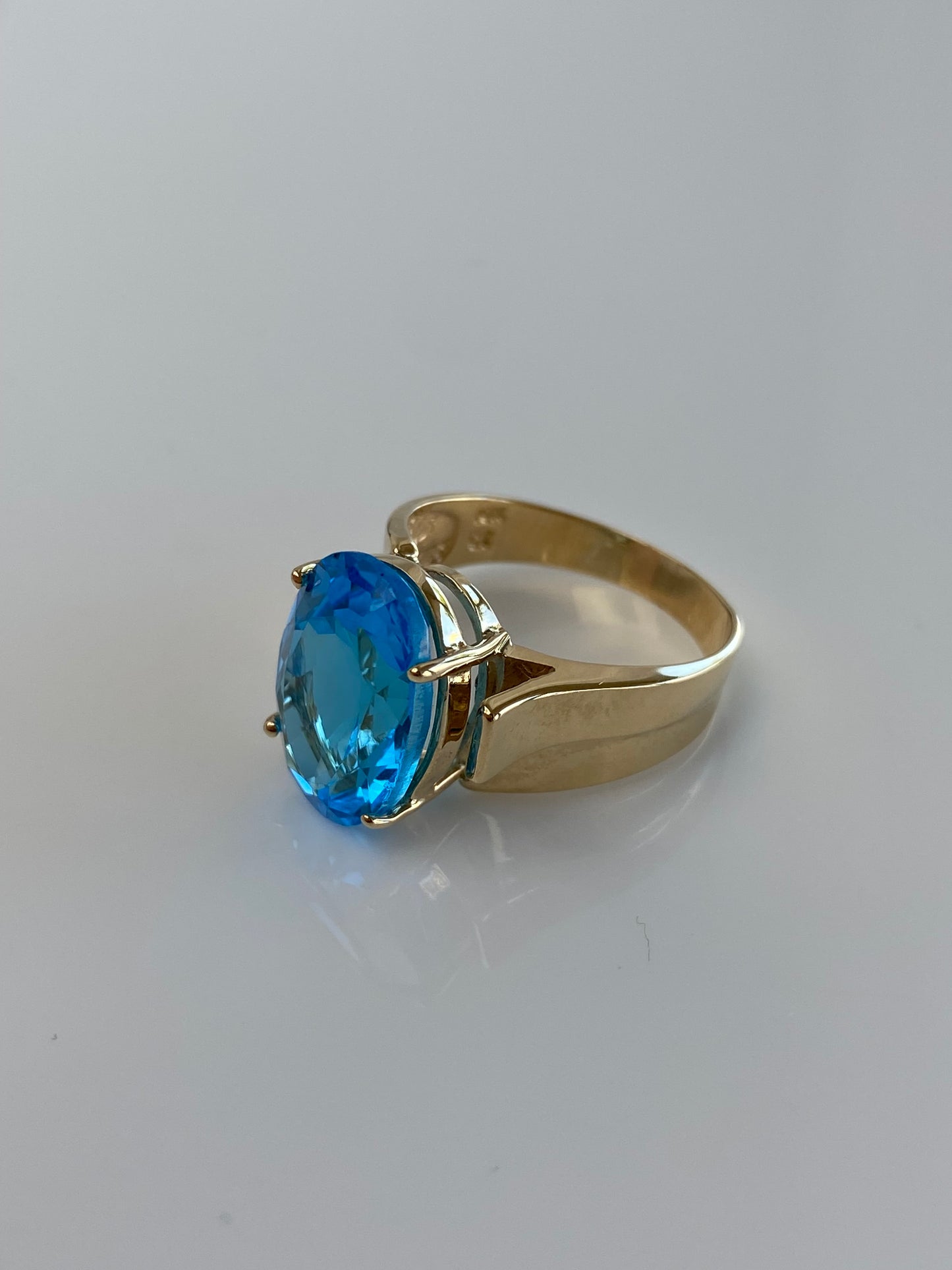 Vintage Solid 10k Topaz Ring - Size 7