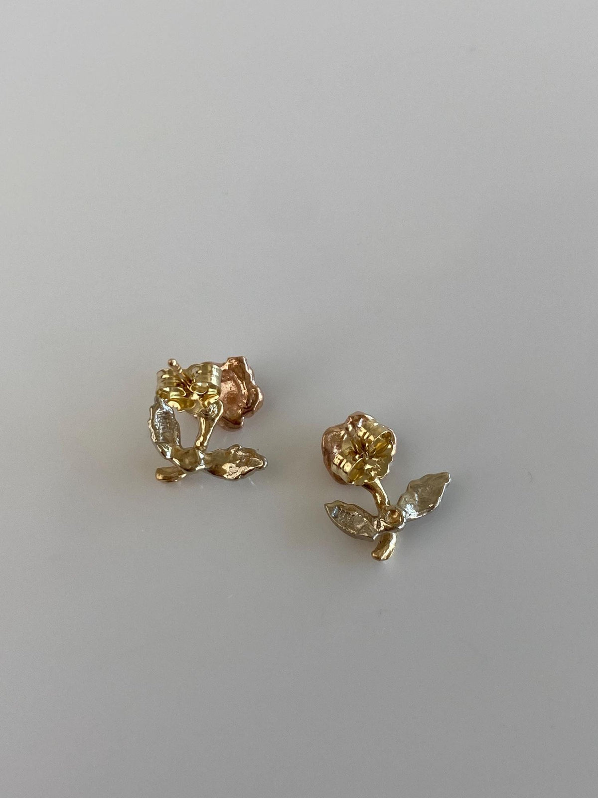 Vintage Solid 14k Tri Tone Gold Diamond Cut Rose Stud Earrings