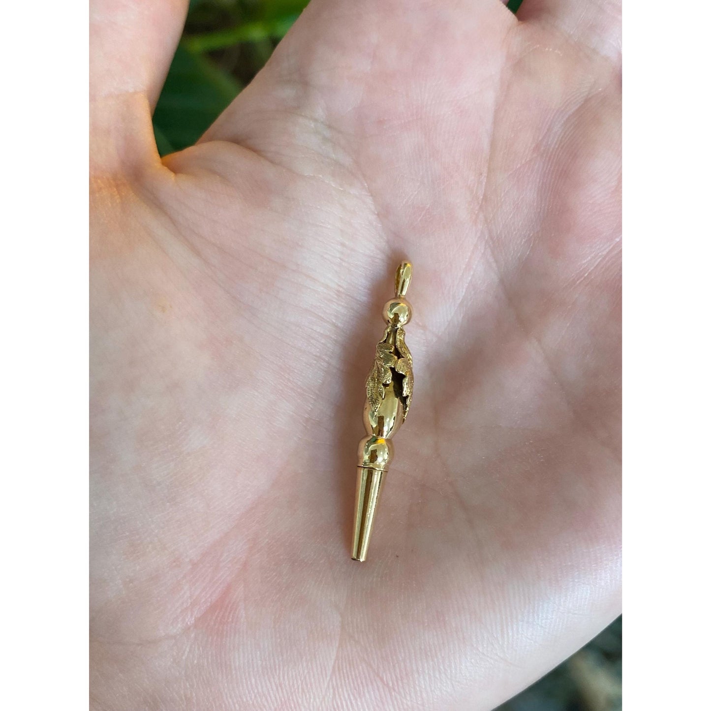 Vintage 18k Yellow Gold Leaves Key Charm