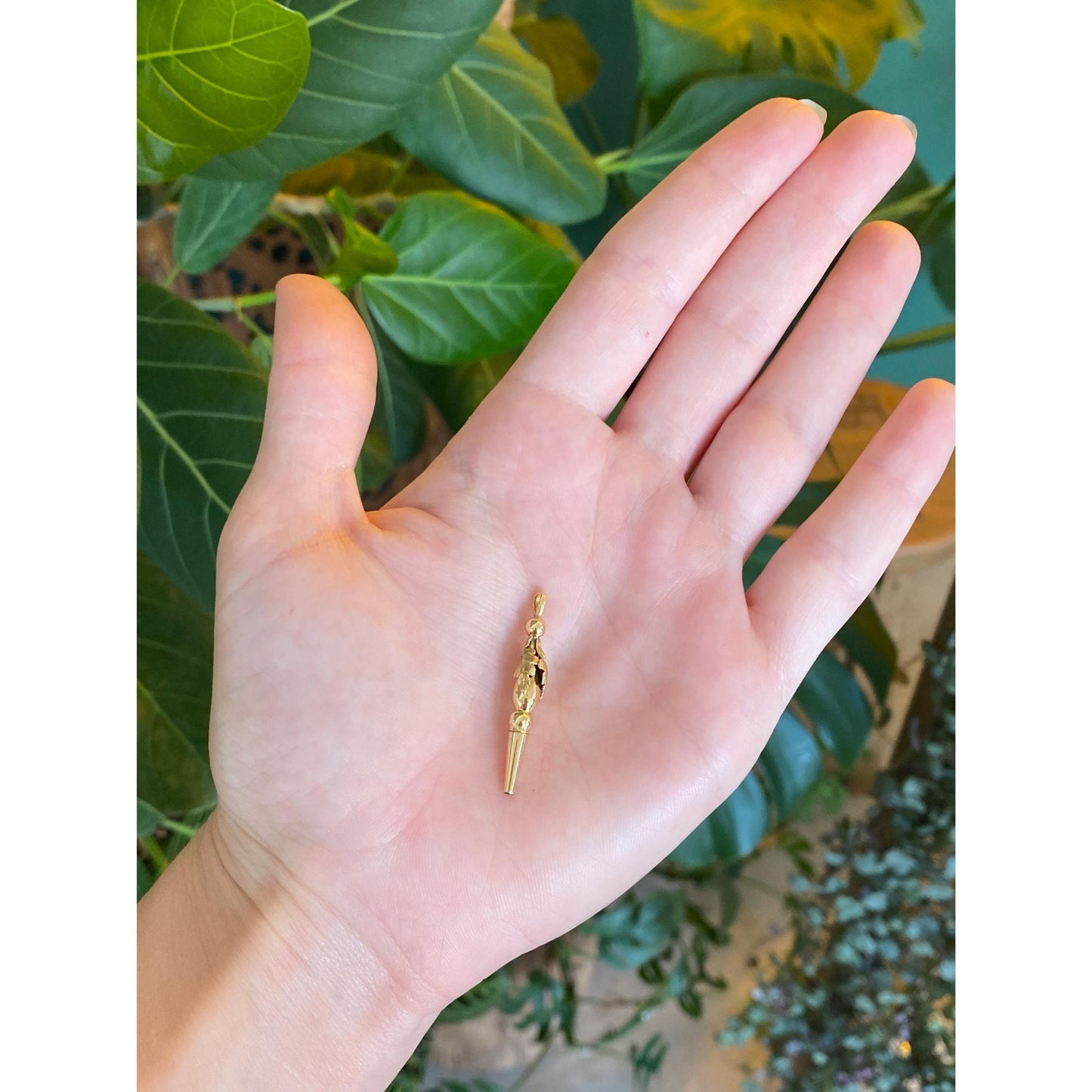 Vintage 18k Yellow Gold Leaves Key Charm
