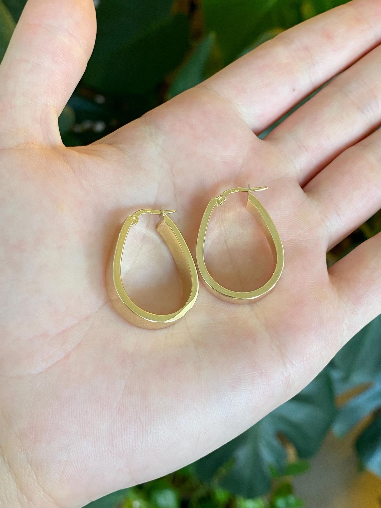 Vintage 18k Yellow Gold Straight Edge Teardrop Hoop Earrings