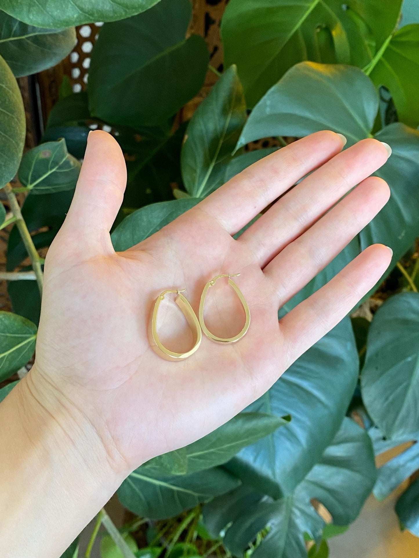 Vintage 18k Yellow Gold Straight Edge Teardrop Hoop Earrings