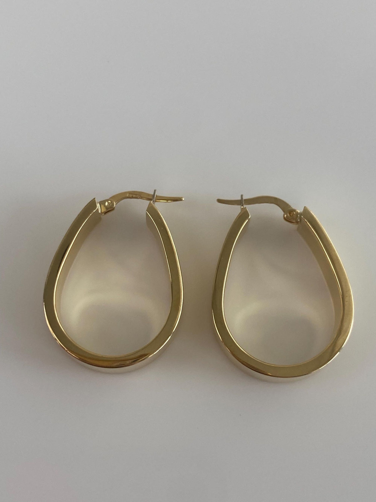 Vintage 18k Yellow Gold Straight Edge Teardrop Hoop Earrings