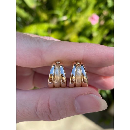 Vintage 18k Yellow Gold Chunky Lined Huggie Hoop Earrings