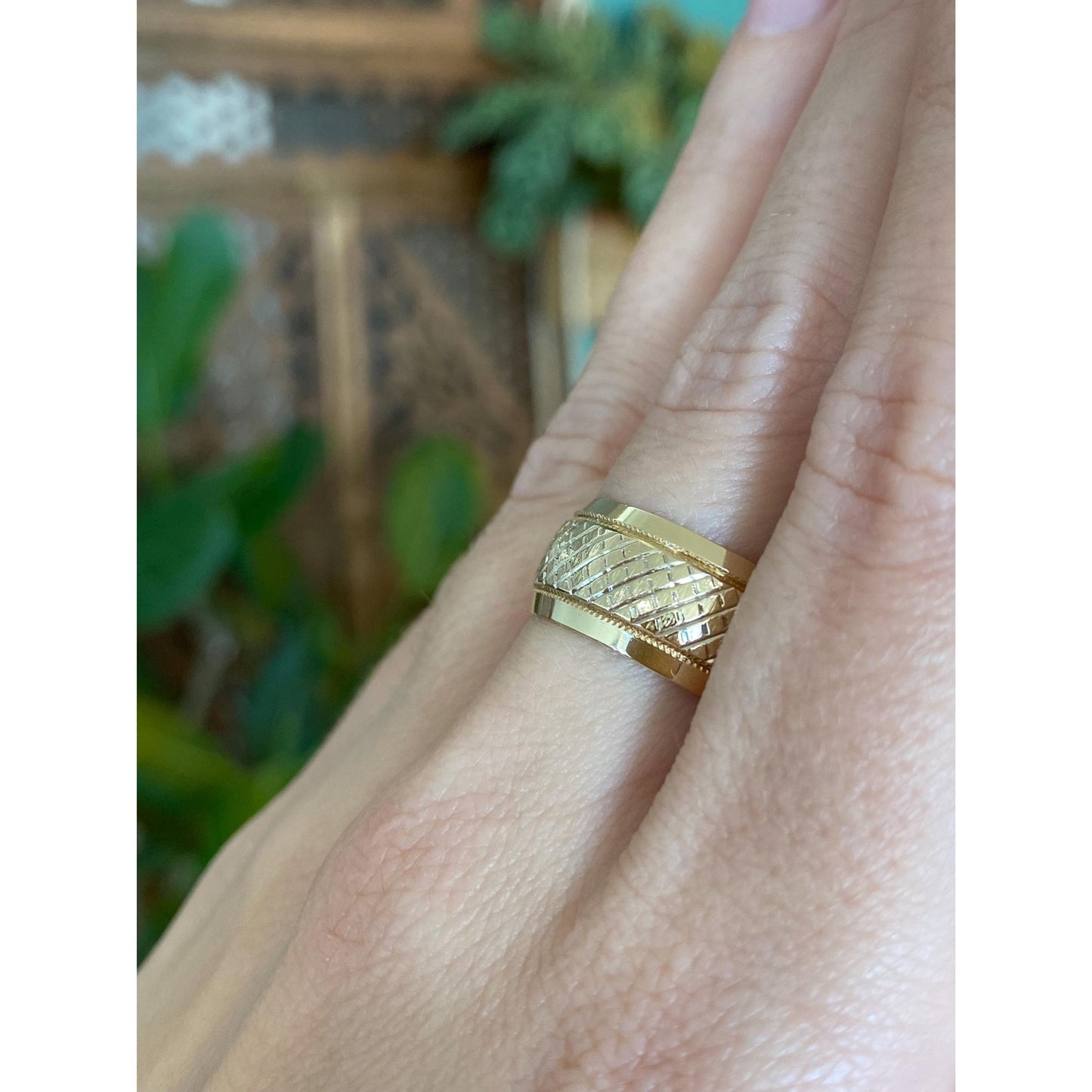Vintage Solid 14k Yellow Gold Diamond Cut Ring Band - Size 7.5