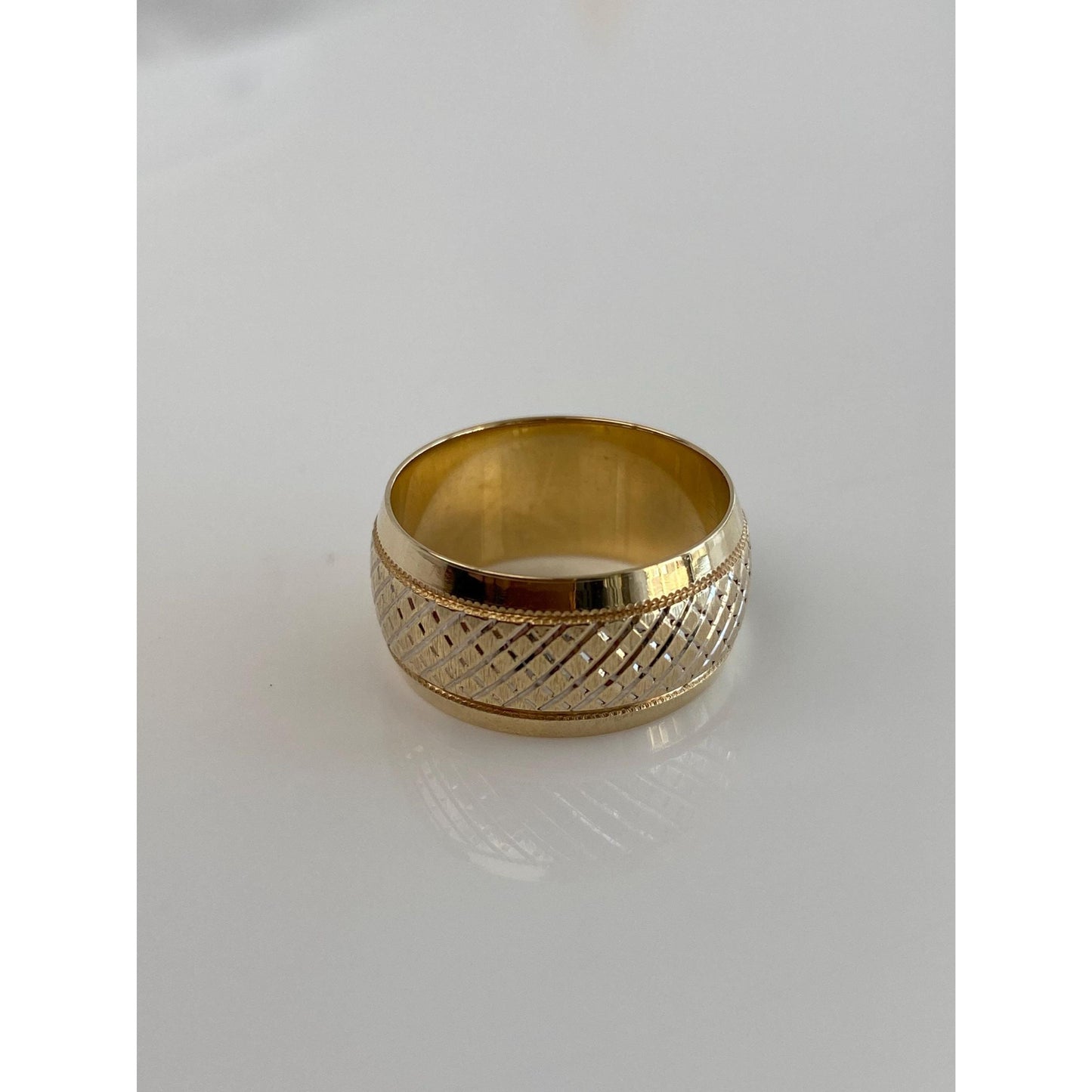 Vintage Solid 14k Yellow Gold Diamond Cut Ring Band - Size 7.5