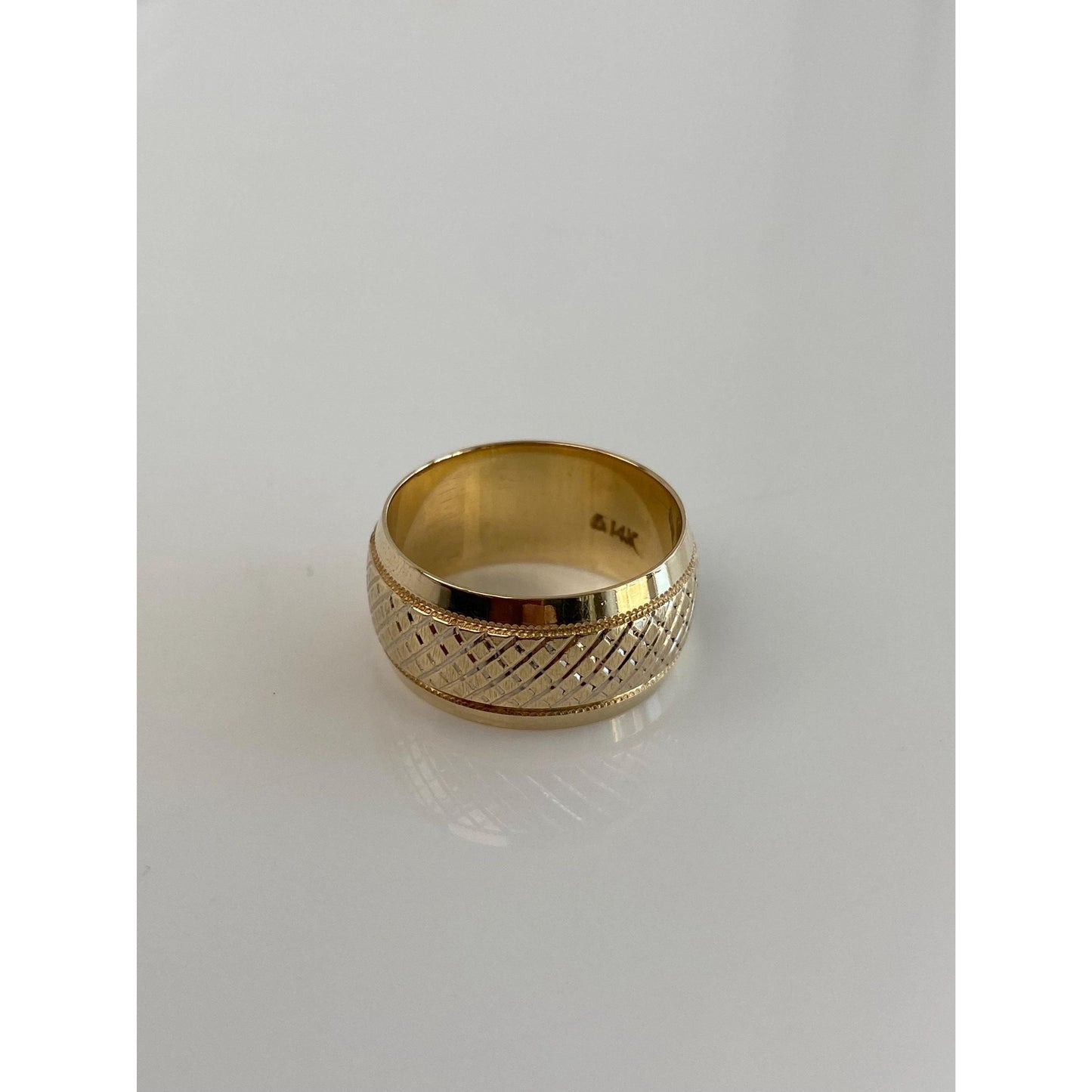 Vintage Solid 14k Yellow Gold Diamond Cut Ring Band - Size 7.5