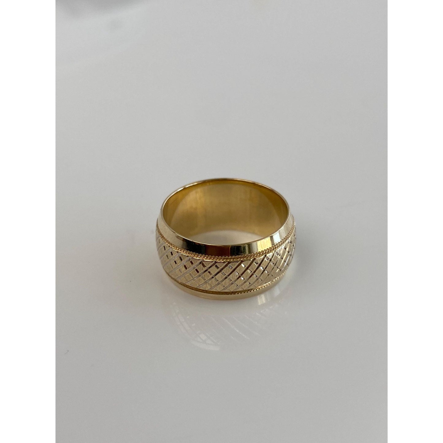 Vintage Solid 14k Yellow Gold Diamond Cut Ring Band - Size 7.5