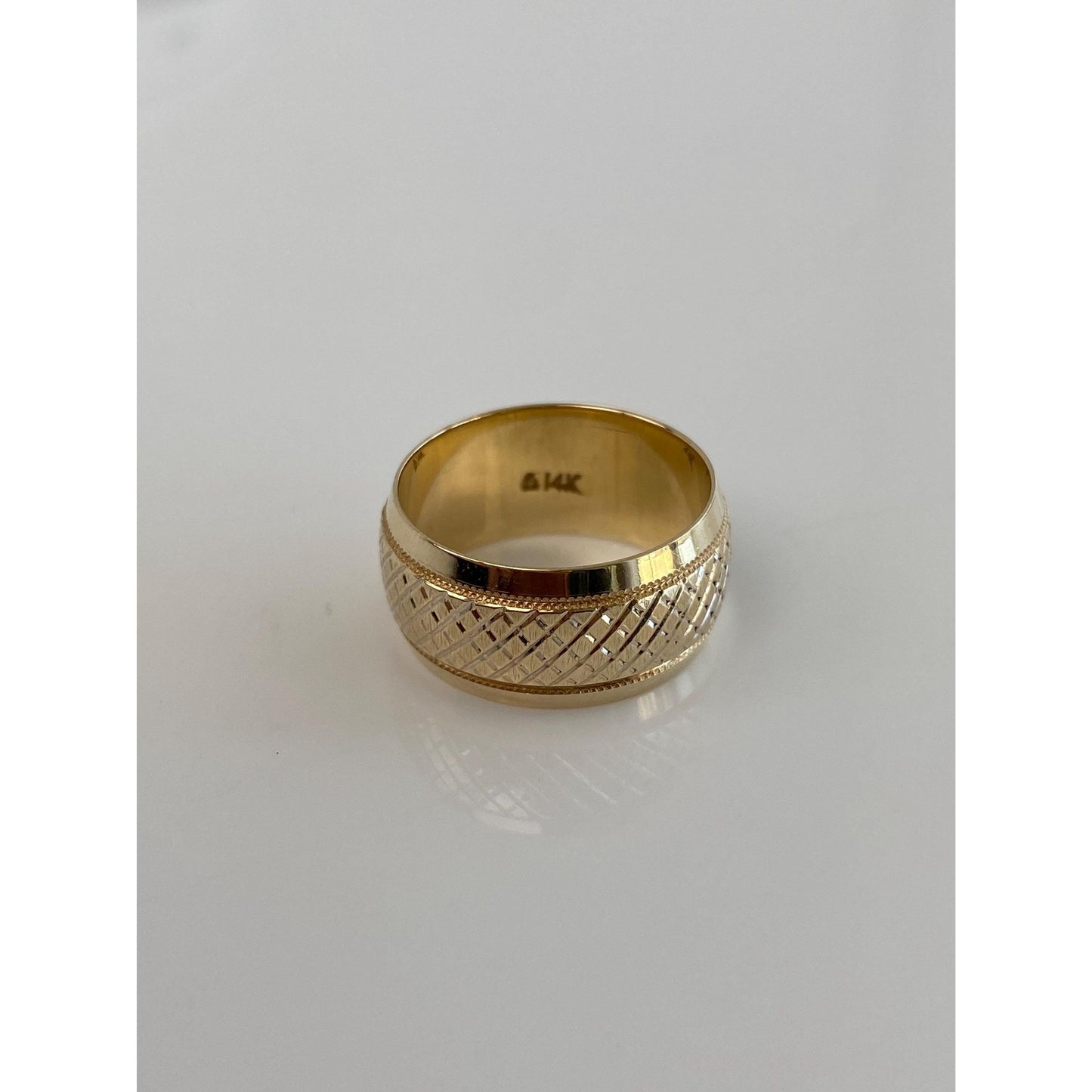 Vintage Solid 14k Yellow Gold Diamond Cut Ring Band - Size 7.5