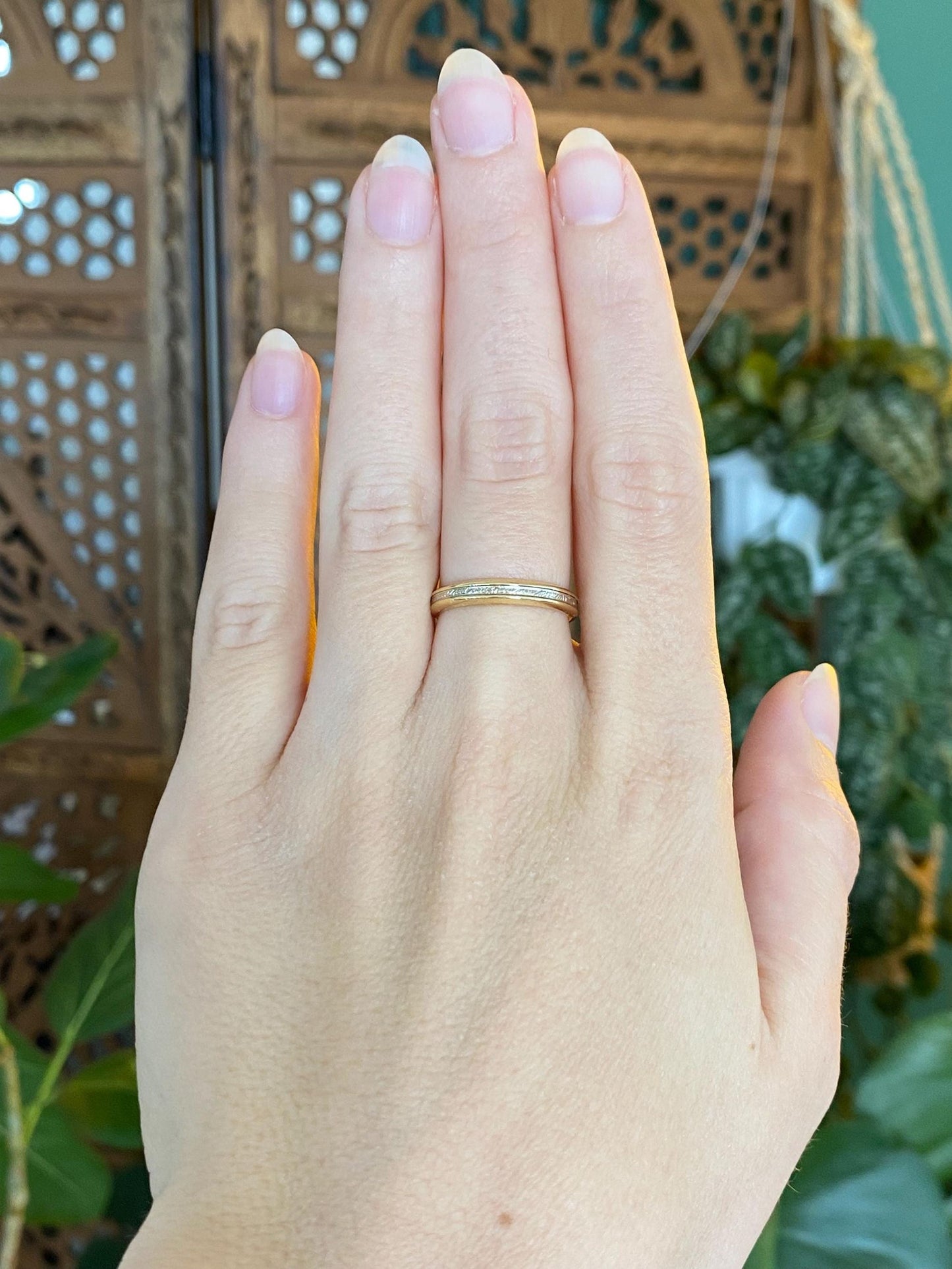 Vintage Solid 18k White & Yellow Gold Designed Ring Band - Size 6.5