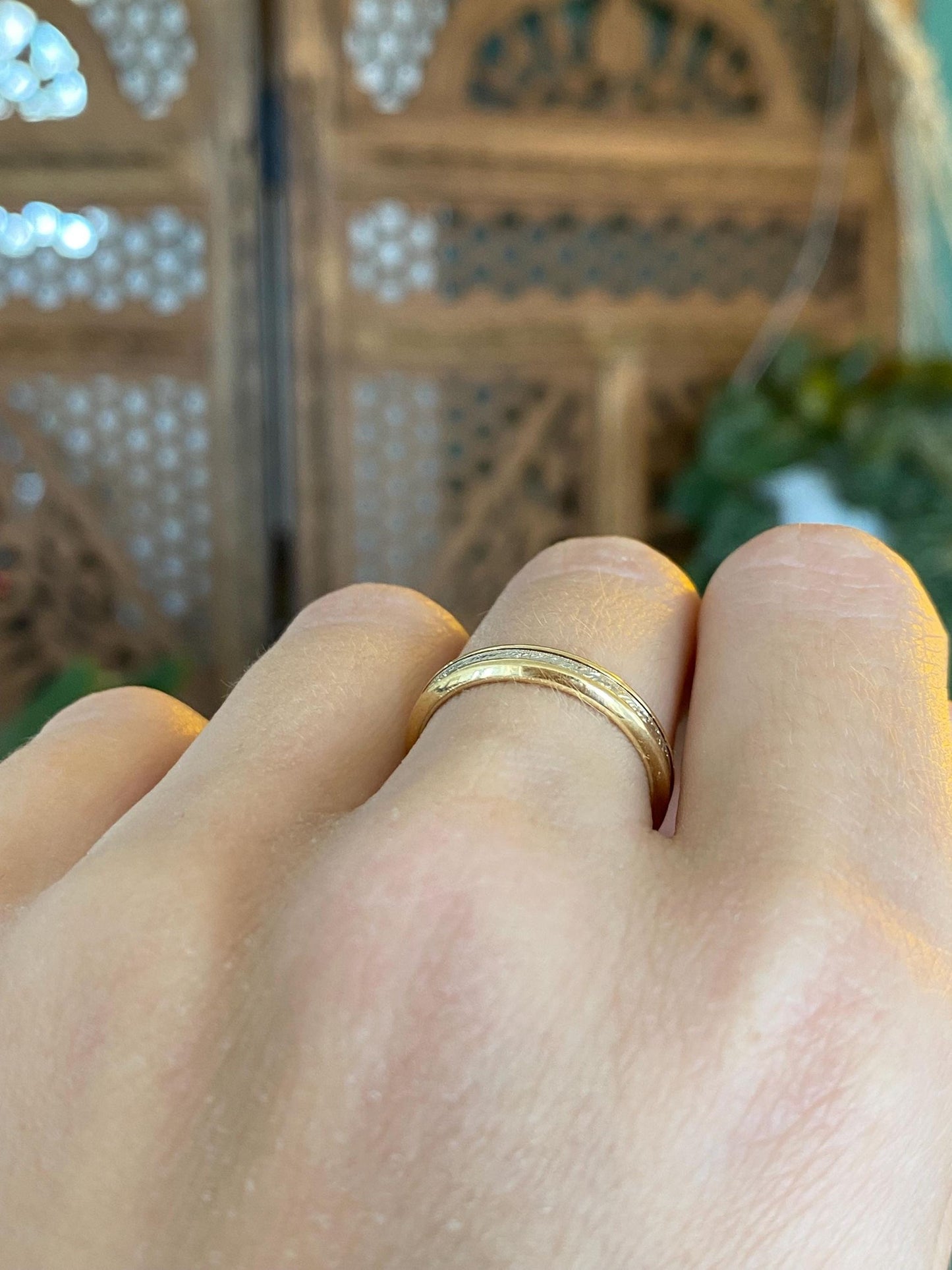 Vintage Solid 18k White & Yellow Gold Designed Ring Band - Size 6.5