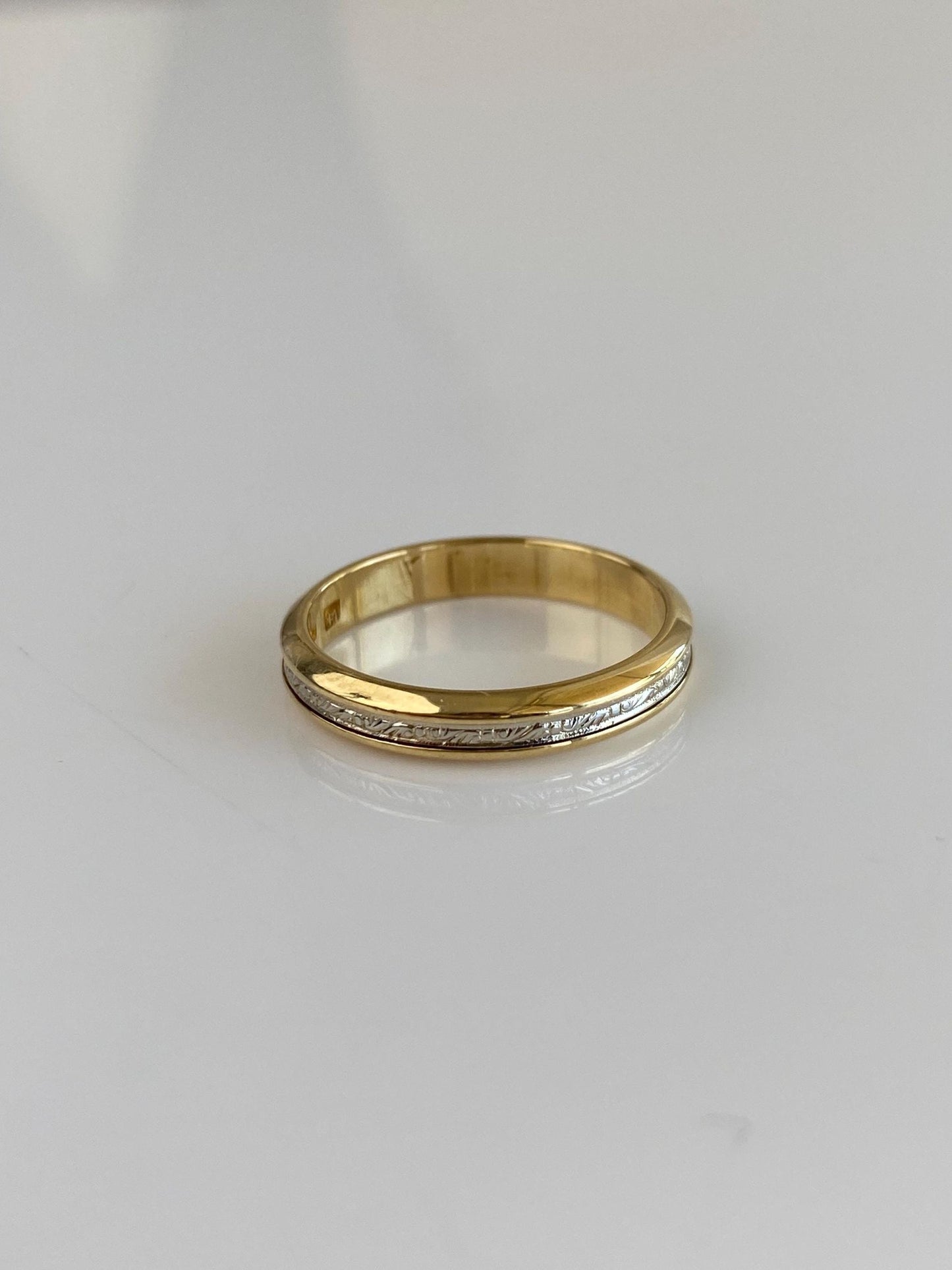 Vintage Solid 18k White & Yellow Gold Designed Ring Band - Size 6.5