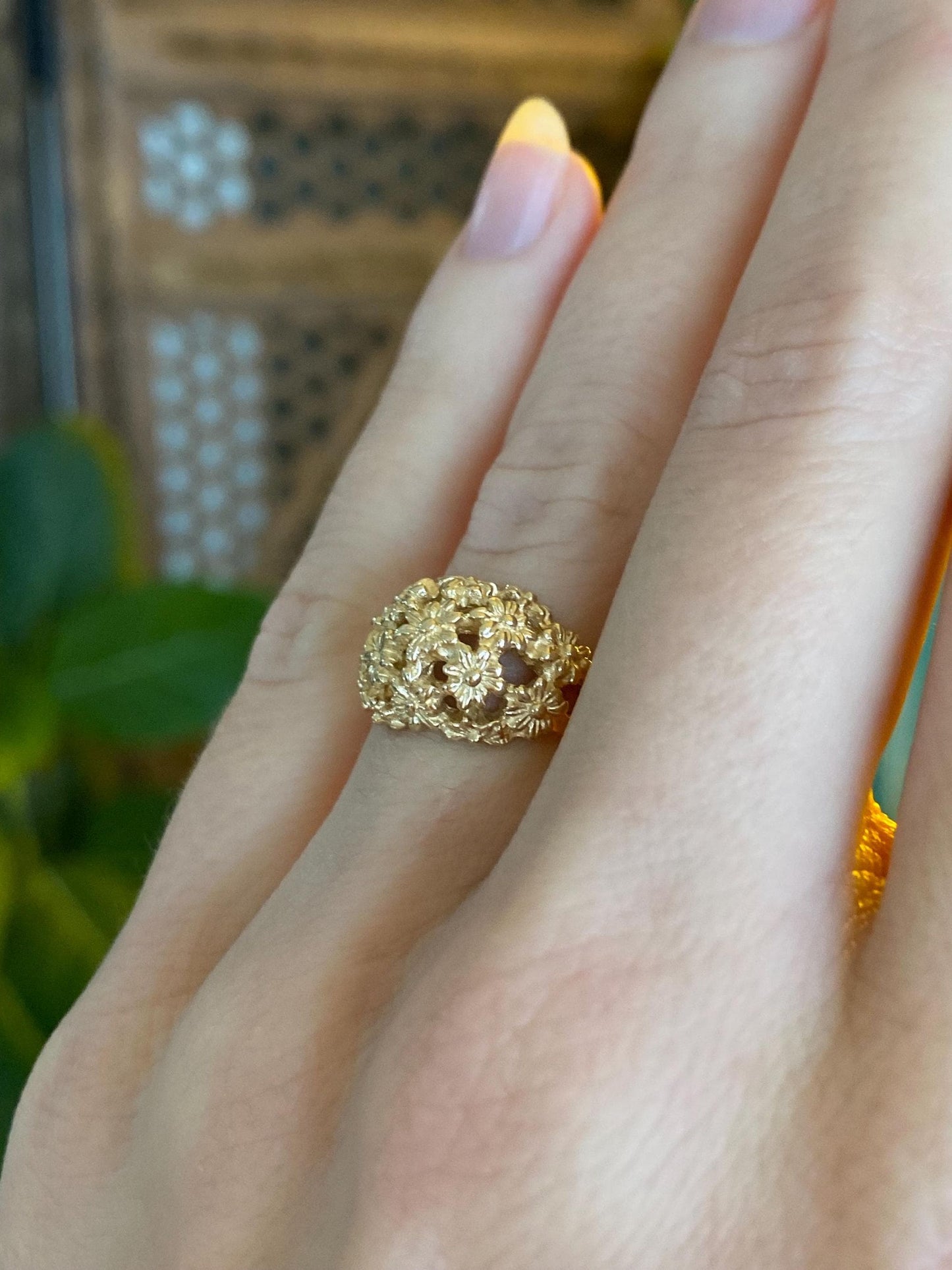 Vintage Solid 14k Yellow Gold Domed Flowers Ring - Size 4.5