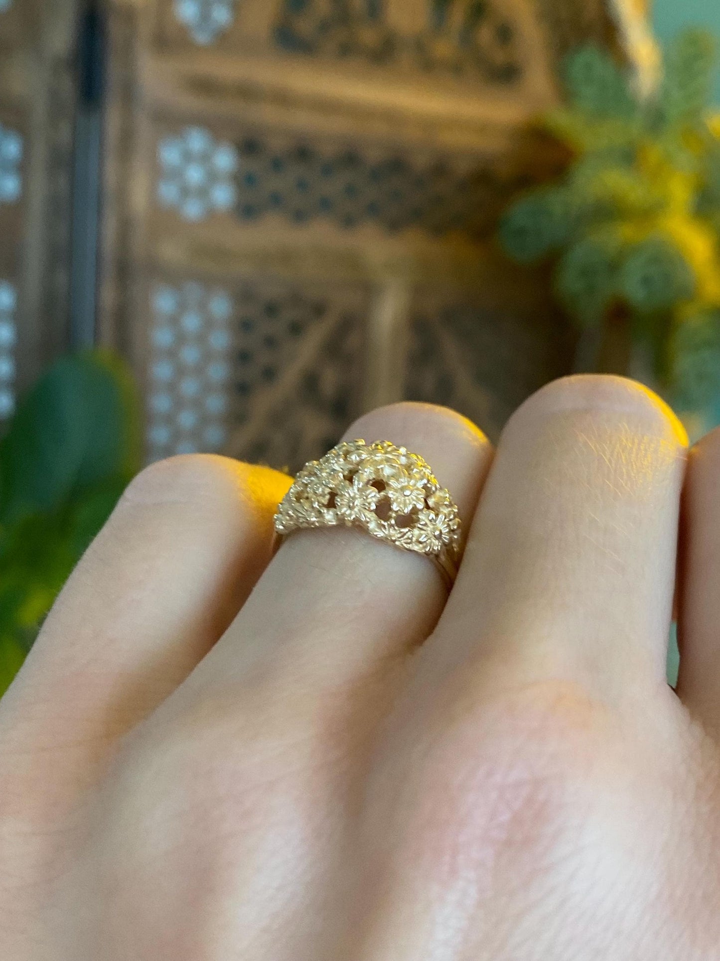 Vintage Solid 14k Yellow Gold Domed Flowers Ring - Size 4.5