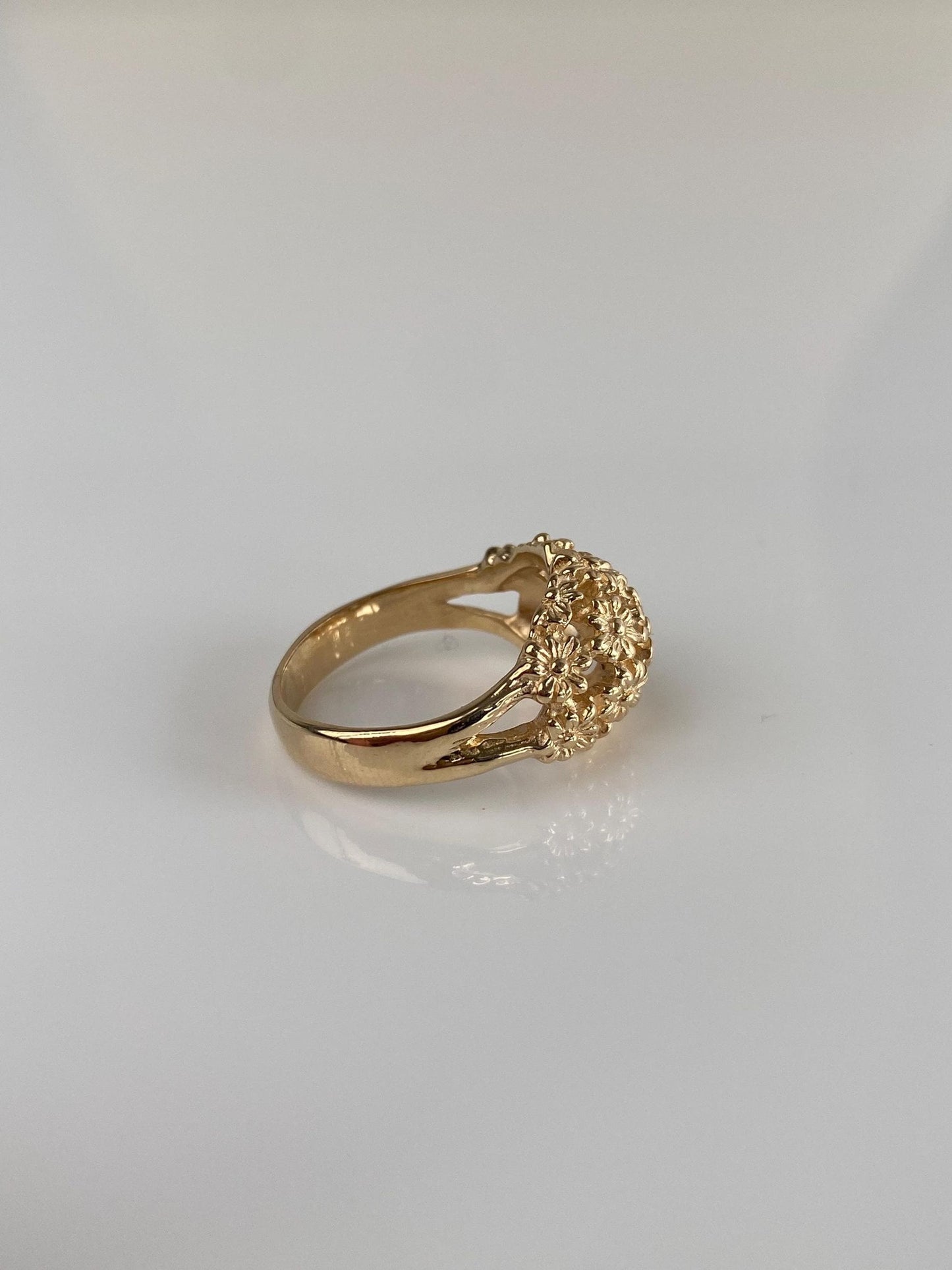 Vintage Solid 14k Yellow Gold Domed Flowers Ring - Size 4.5
