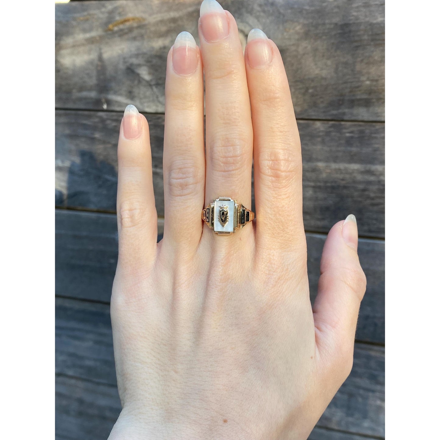 Vintage Solid 10k Yellow Gold Mother of Pearl 1965 Class Ring - Size 7.5