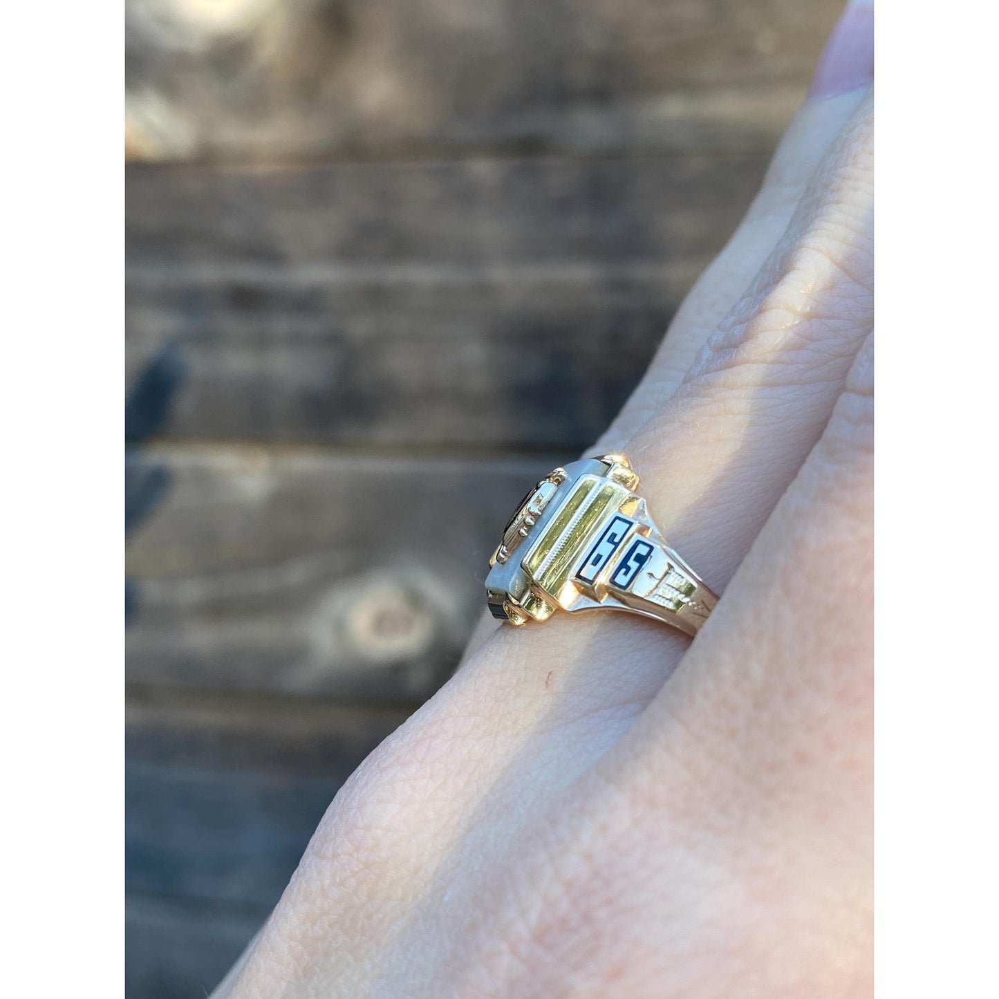 Vintage Solid 10k Yellow Gold Mother of Pearl 1965 Class Ring - Size 7.5