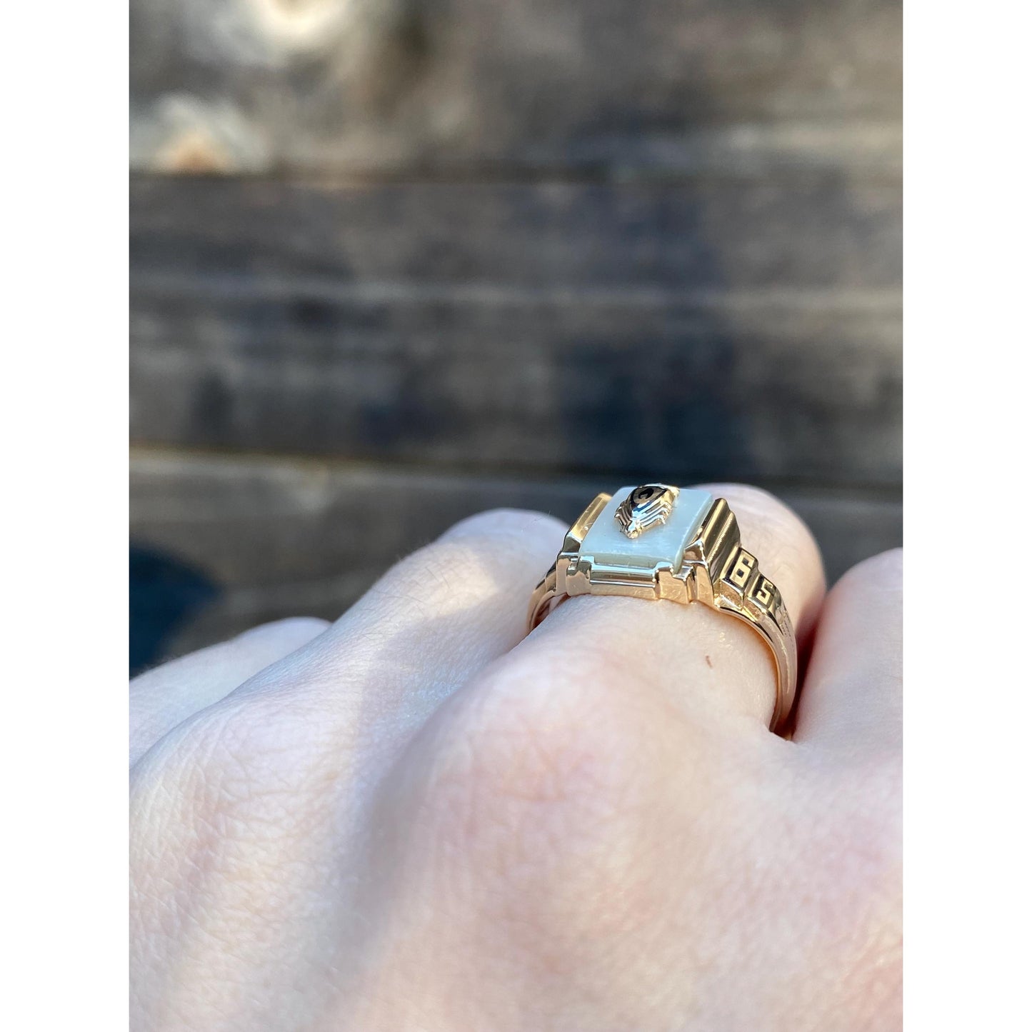 Vintage Solid 10k Yellow Gold Mother of Pearl 1965 Class Ring - Size 7.5