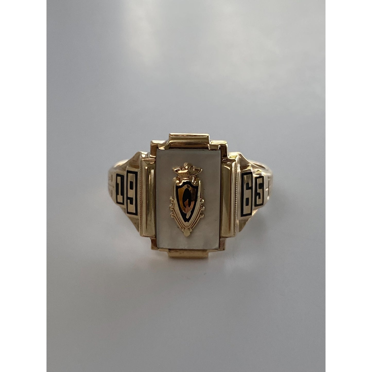 Vintage Solid 10k Yellow Gold Mother of Pearl 1965 Class Ring - Size 7.5