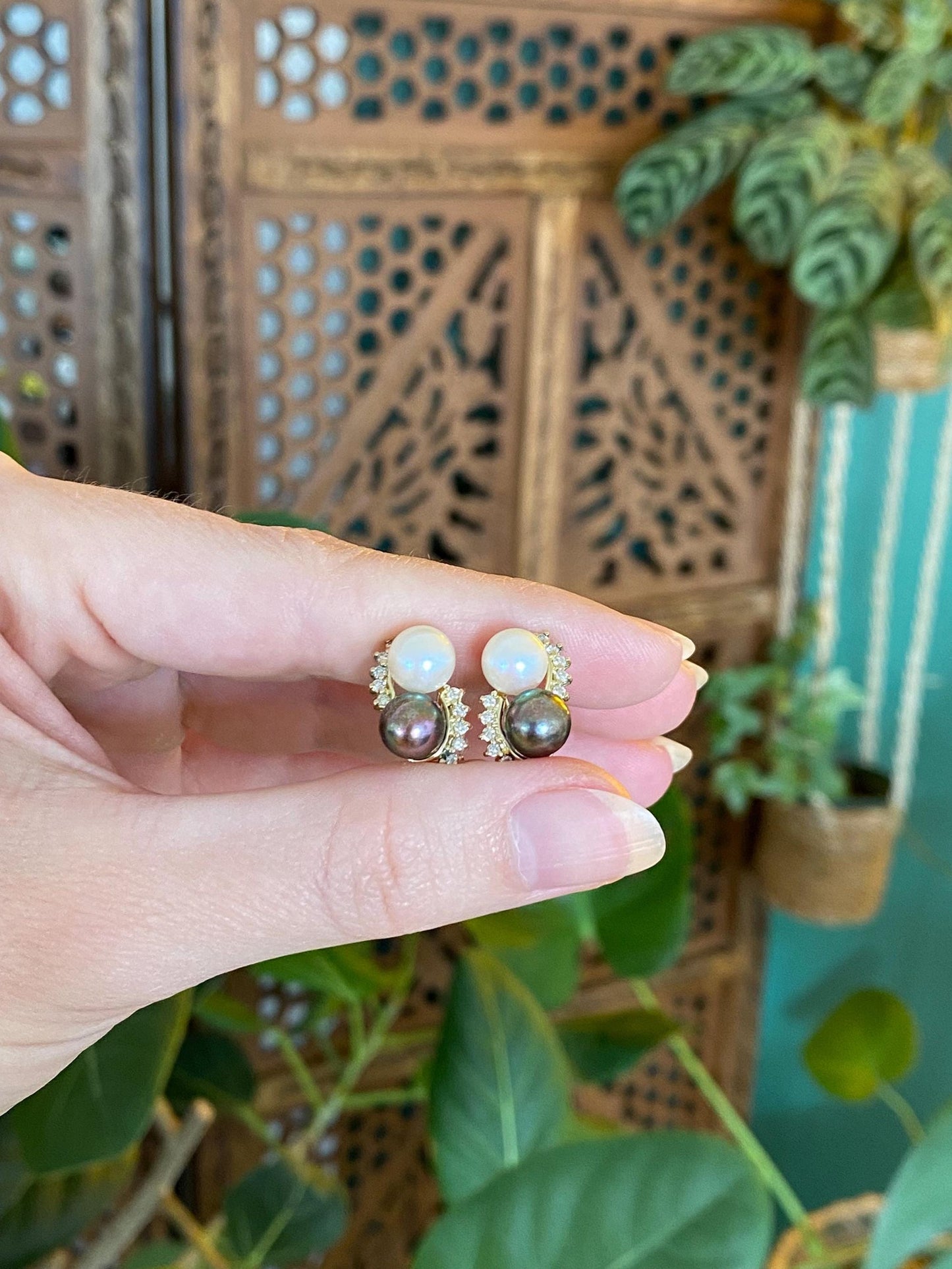 Vintage Solid 14k Yellow Gold Diamond White & Peacock Pearl Earrings