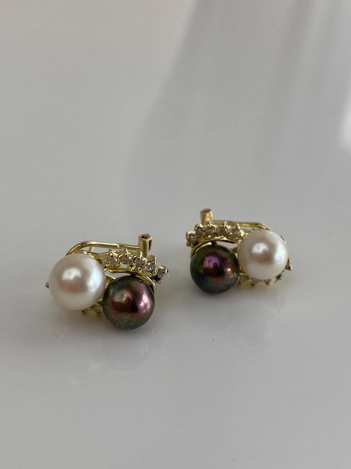 Vintage Solid 14k Yellow Gold Diamond White & Peacock Pearl Earrings