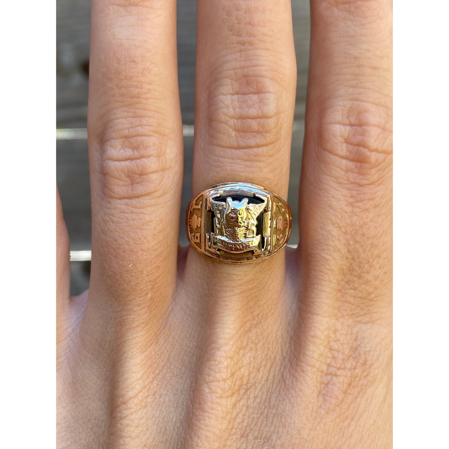 Vintage Solid 10k Yellow Gold Black Stone 1932 H.S. Class Ring - Size 6.25