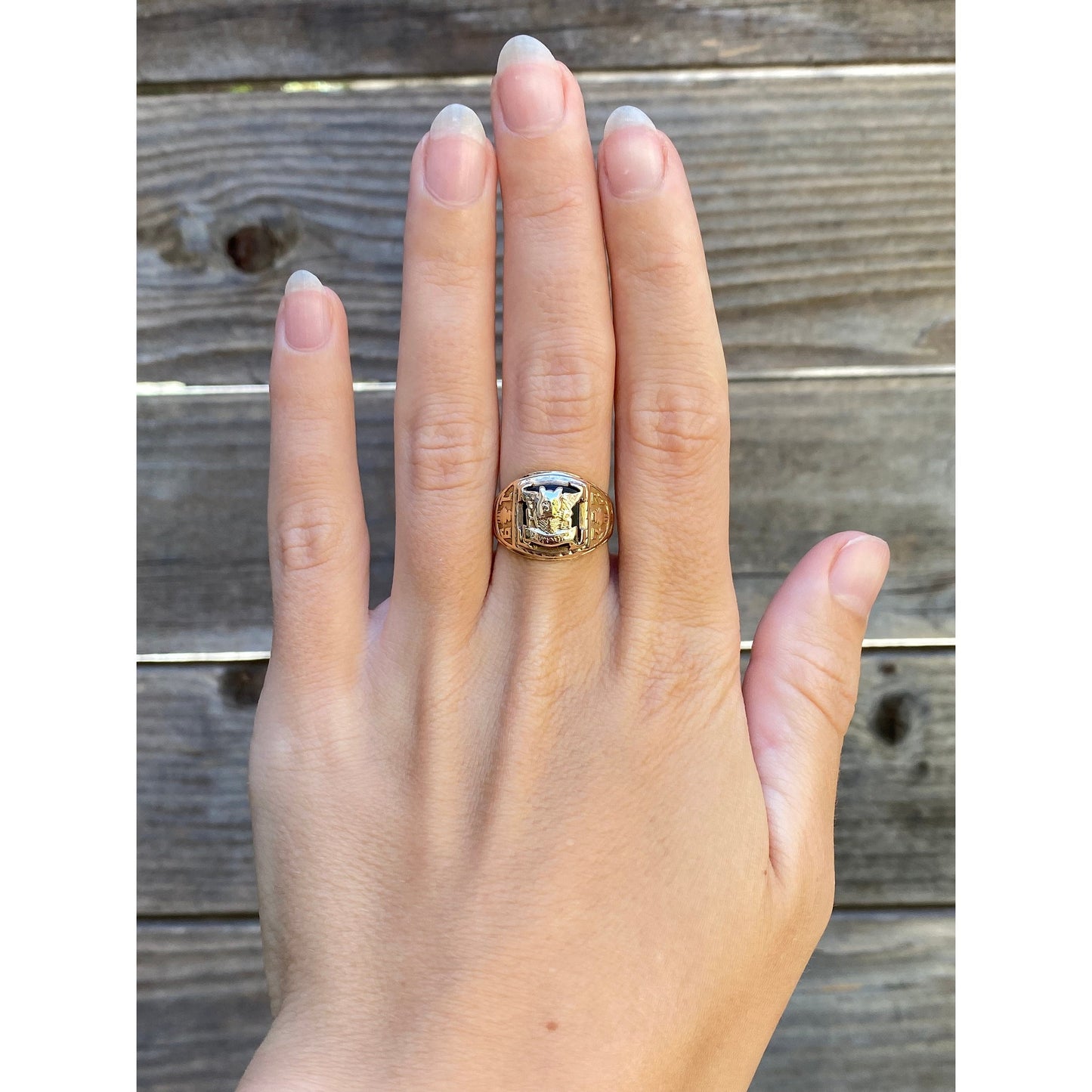 Vintage Solid 10k Yellow Gold Black Stone 1932 H.S. Class Ring - Size 6.25