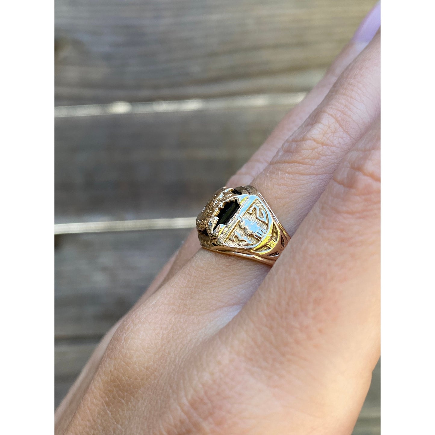 Vintage Solid 10k Yellow Gold Black Stone 1932 H.S. Class Ring - Size 6.25