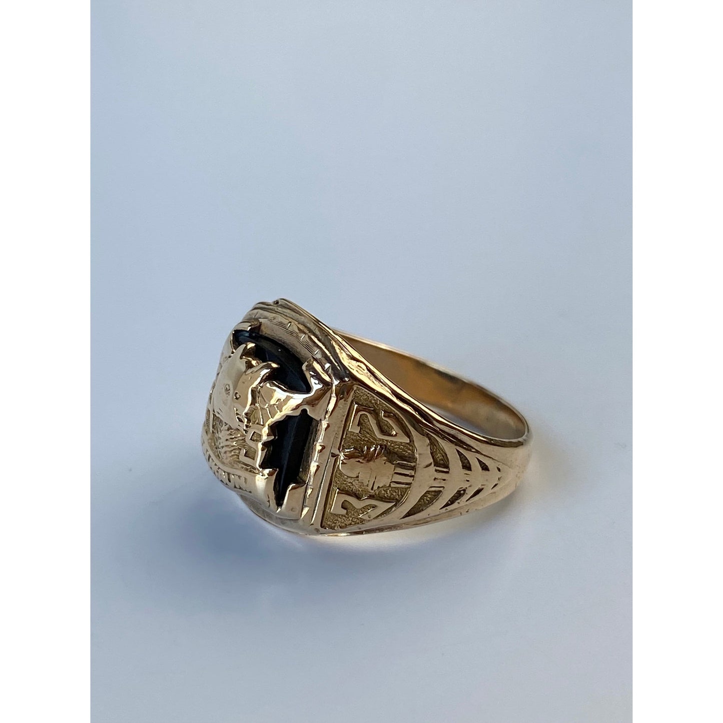 Vintage Solid 10k Yellow Gold Black Stone 1932 H.S. Class Ring - Size 6.25