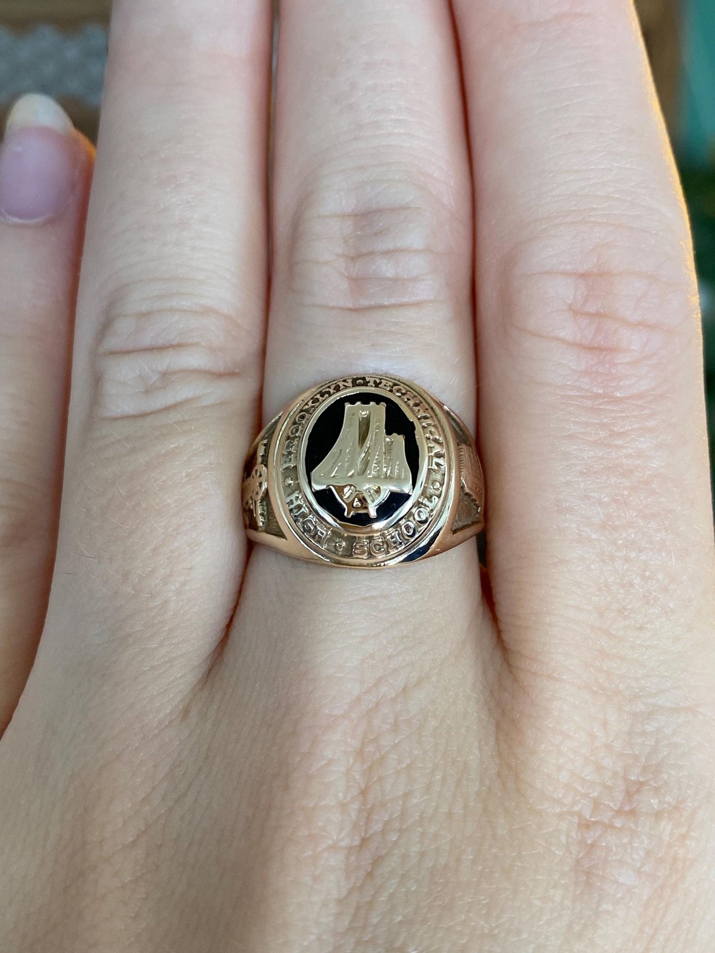 Vintage Solid 10k Yellow Gold Black Onyx 1946 Brooklyn Technical H.S. Class Ring - Size 7.25