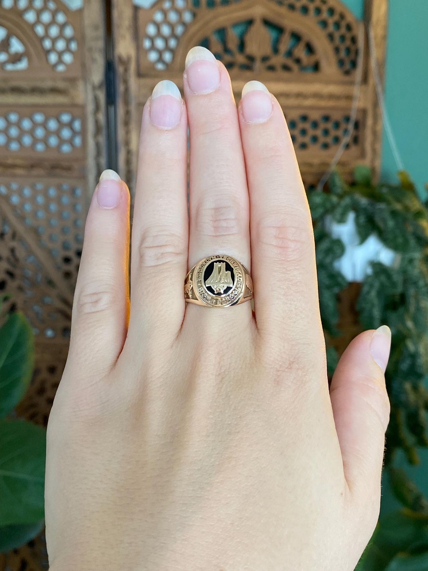 Vintage Solid 10k Yellow Gold Black Onyx 1946 Brooklyn Technical H.S. Class Ring - Size 7.25