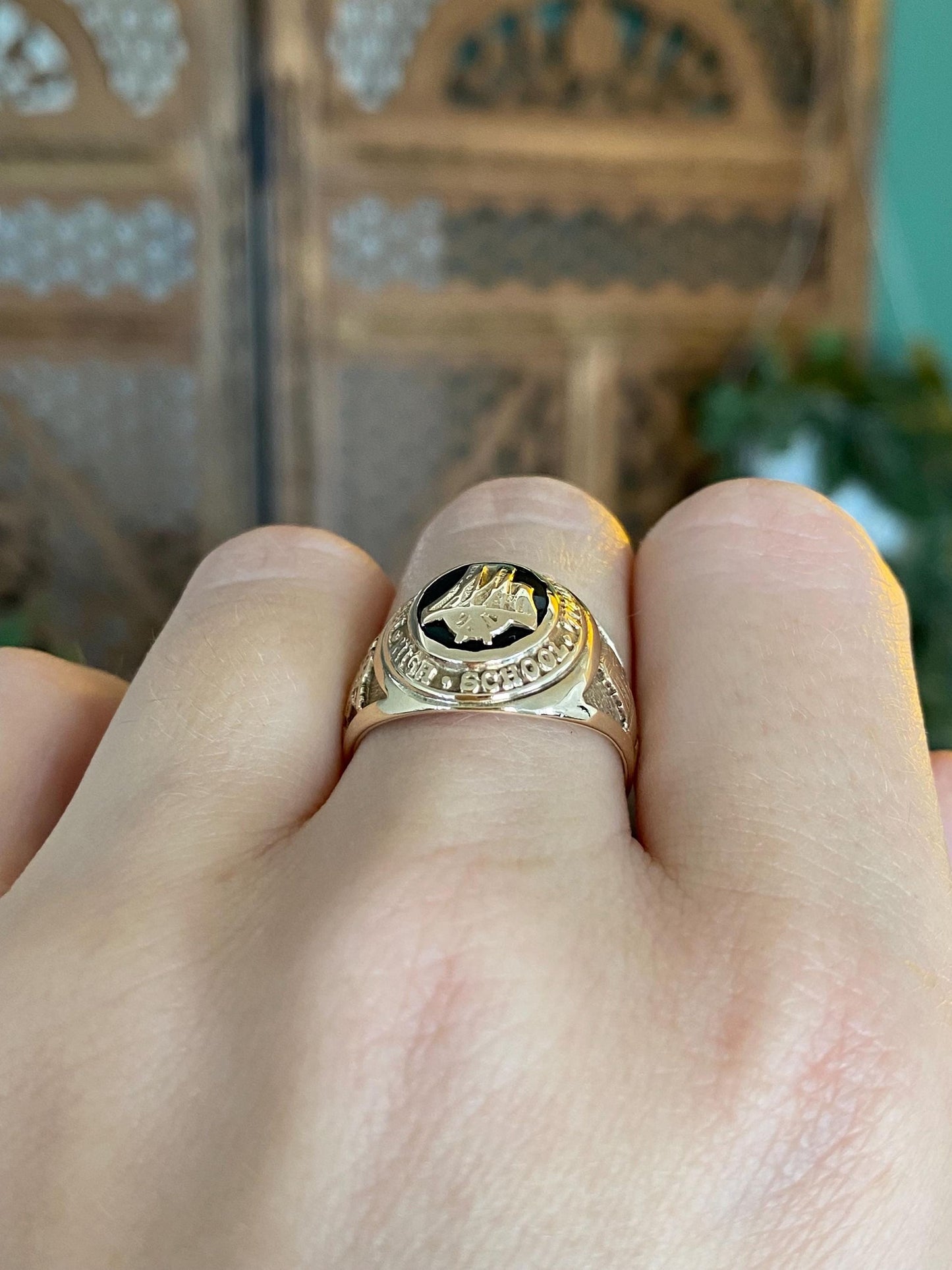 Vintage Solid 10k Yellow Gold Black Onyx 1946 Brooklyn Technical H.S. Class Ring - Size 7.25