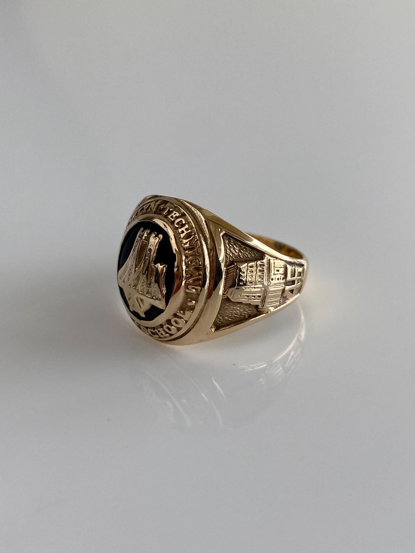 Vintage Solid 10k Yellow Gold Black Onyx 1946 Brooklyn Technical H.S. Class Ring - Size 7.25