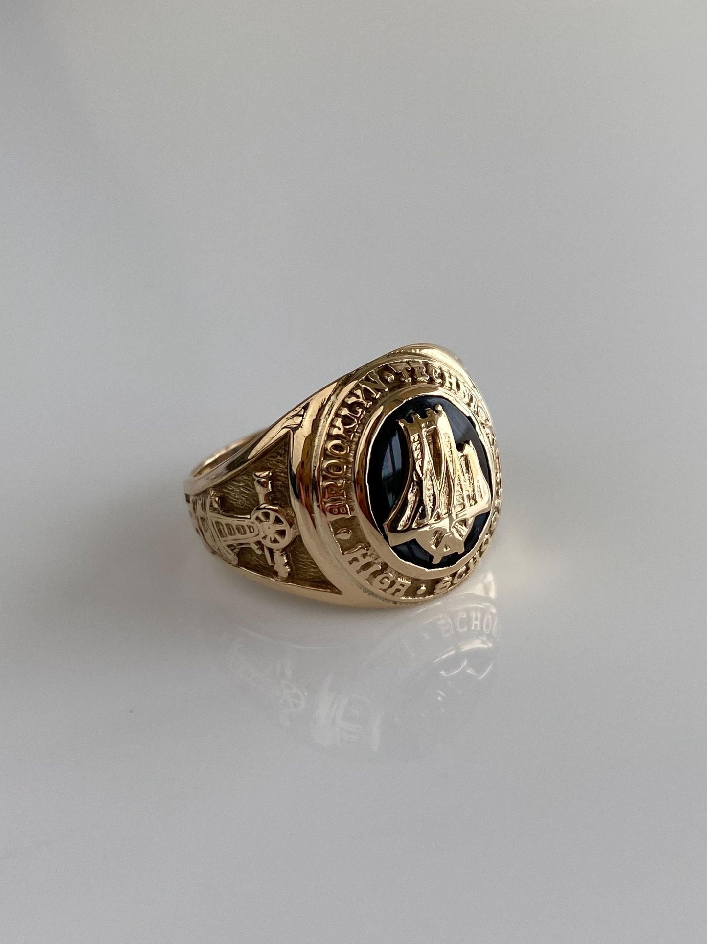 Vintage Solid 10k Yellow Gold Black Onyx 1946 Brooklyn Technical H.S. Class Ring - Size 7.25