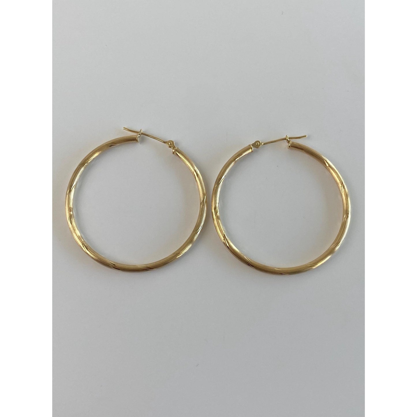 Vintage 14k Yellow Gold Diamond Cut Hoop Earrings