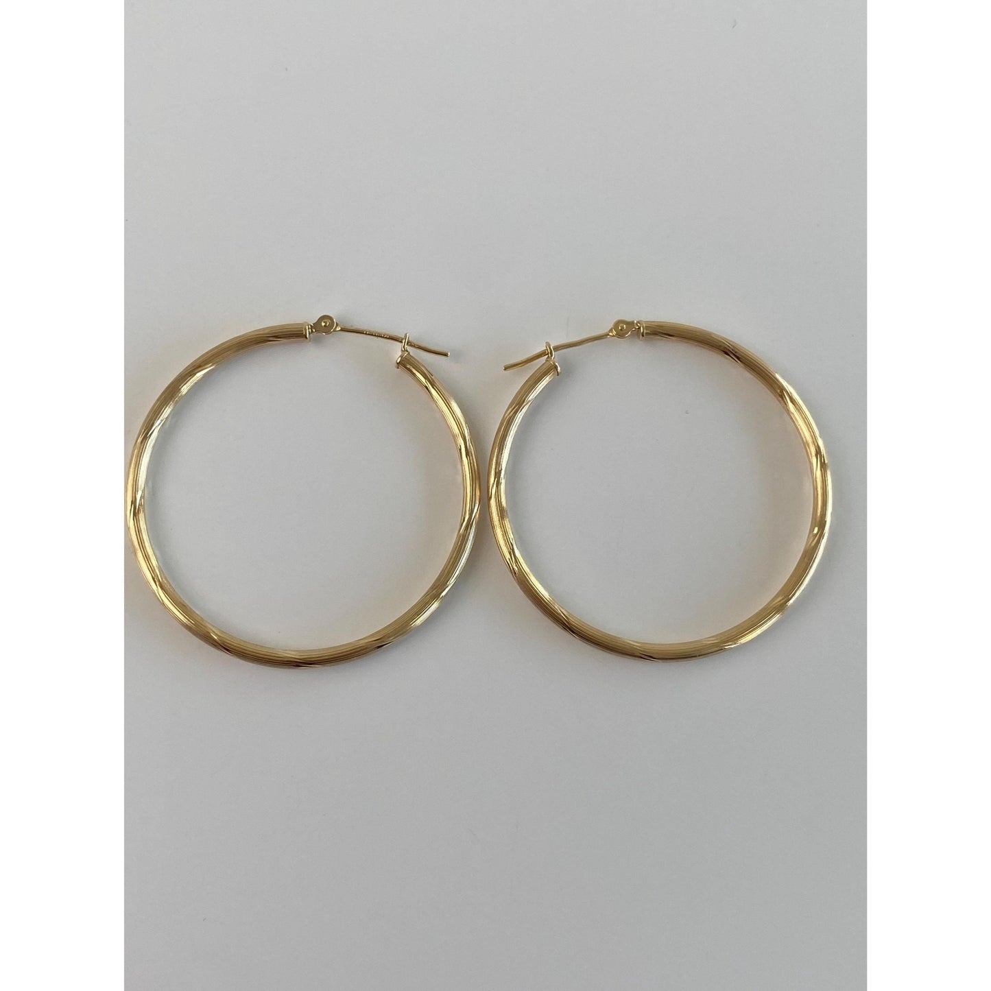 Vintage 14k Yellow Gold Diamond Cut Hoop Earrings