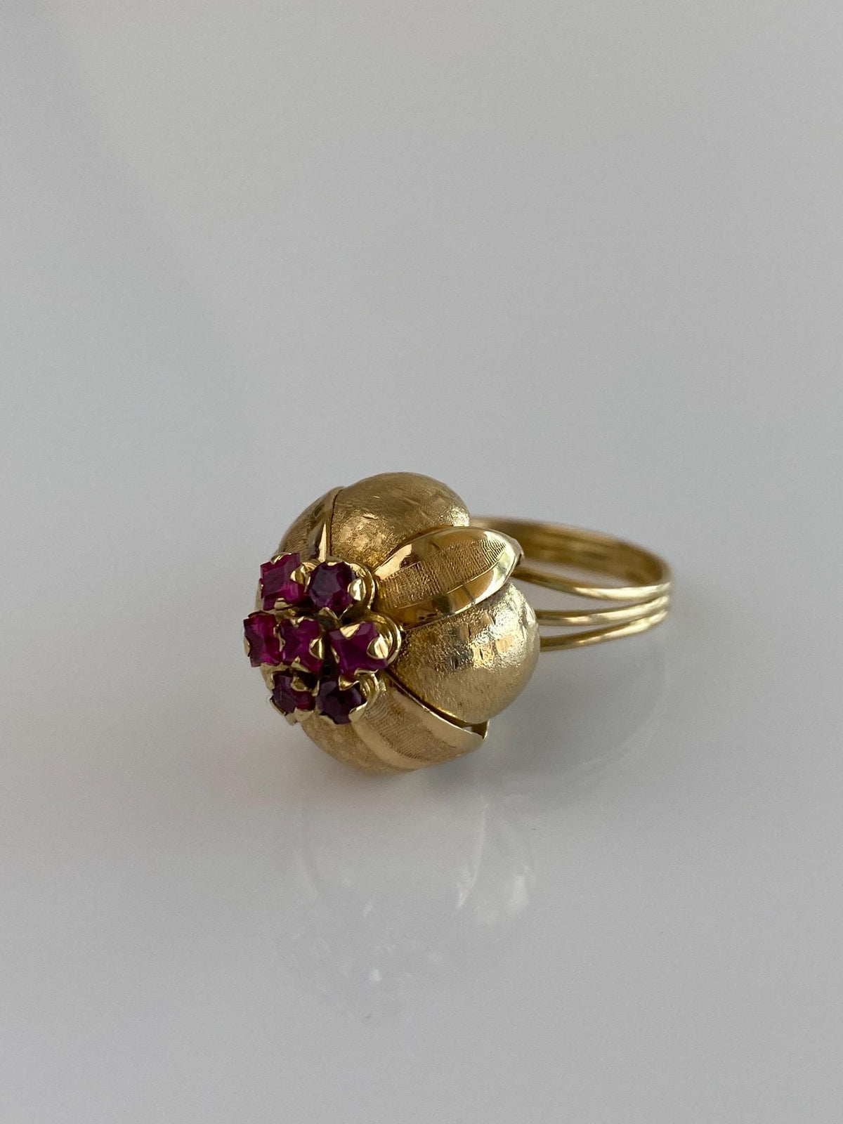 Vintage Solid 18k Yellow Gold Pink Sapphire Cluster Flower Ring - Size 5.75