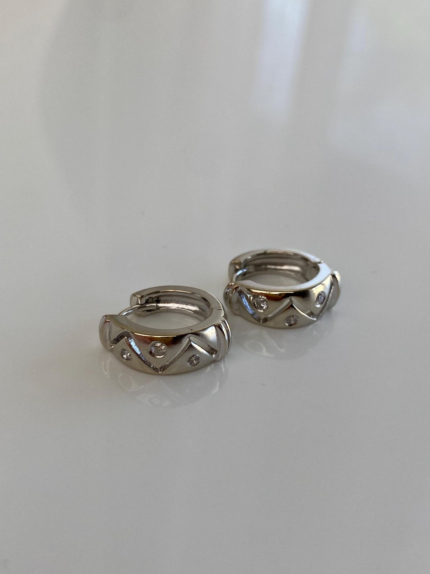 Vintage Solid 14k White Gold Diamond Zig Zag Hoop Earrings