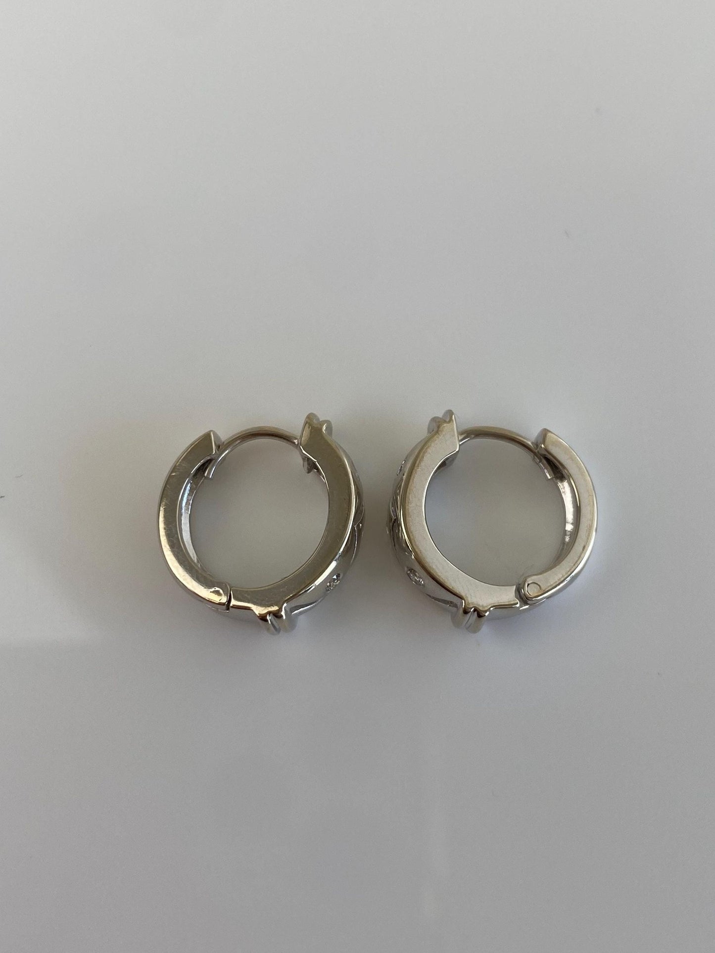 Vintage Solid 14k White Gold Diamond Zig Zag Hoop Earrings