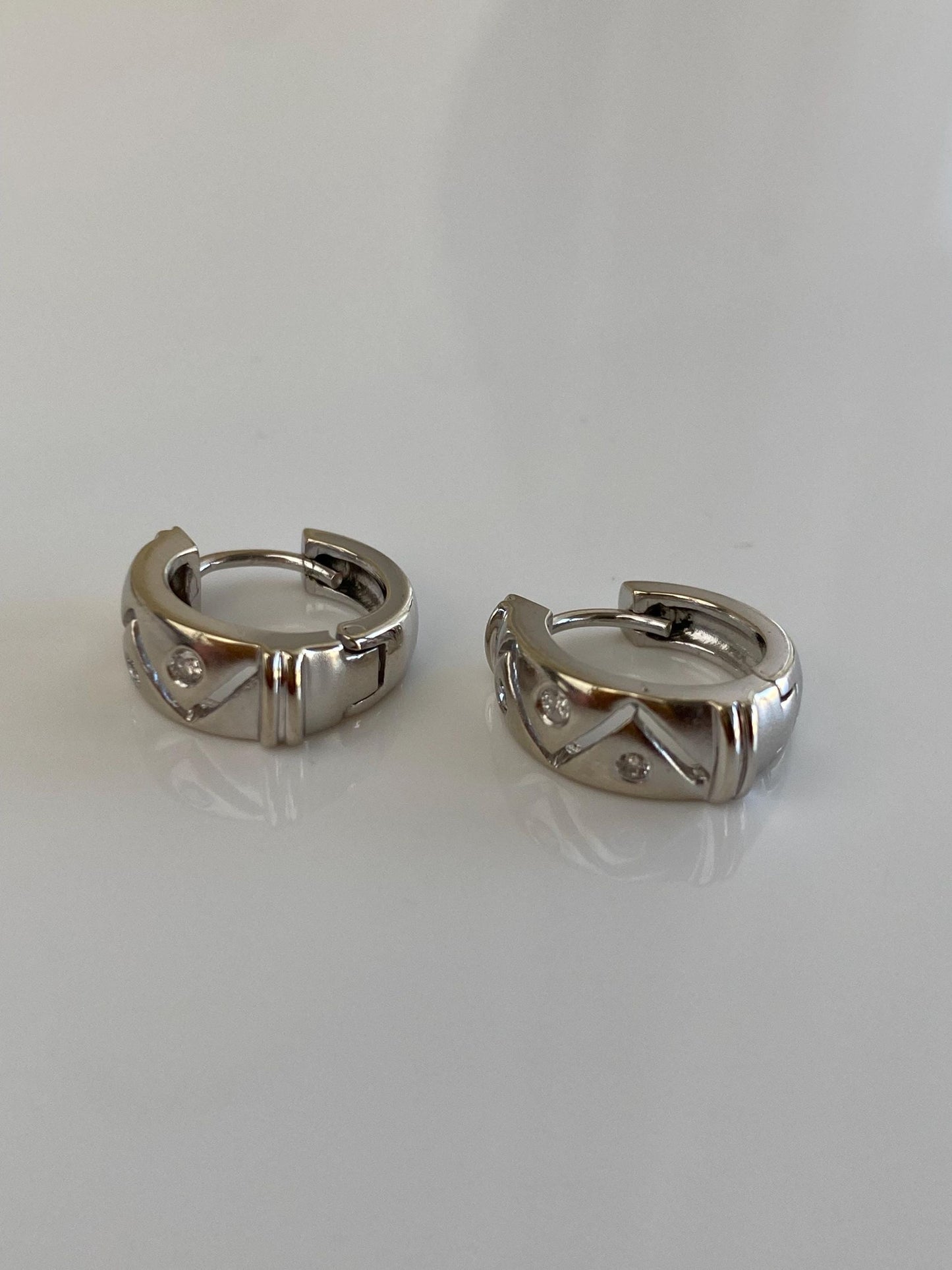 Vintage Solid 14k White Gold Diamond Zig Zag Hoop Earrings