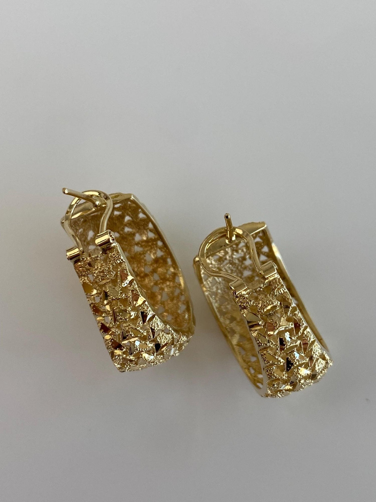 Vintage Solid 14k Yellow Gold Chunky Diamond Cut Open Work Drop Earrings