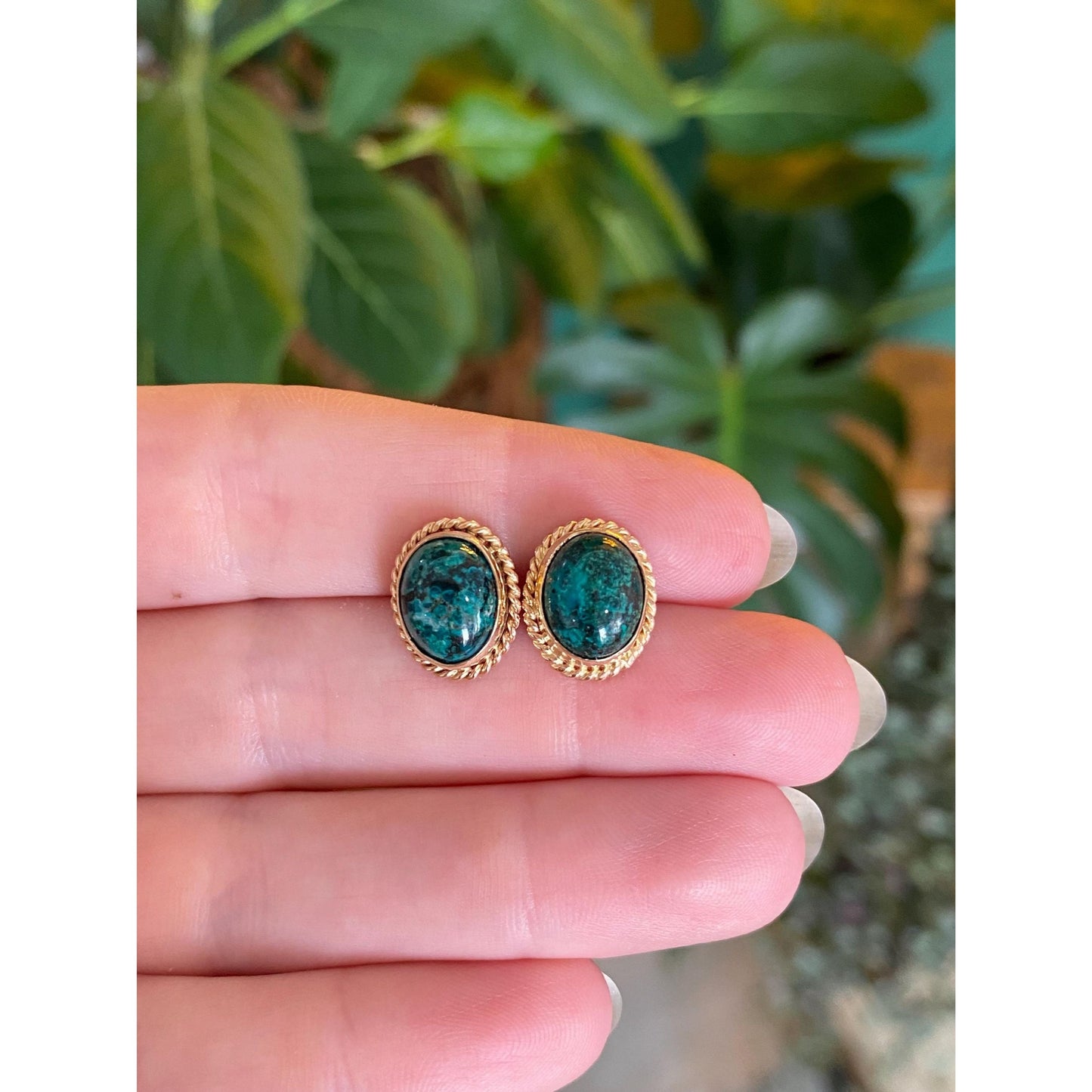 Vintage Solid 14k Yellow Gold Eilet Stone Cabochon Stud Earrings