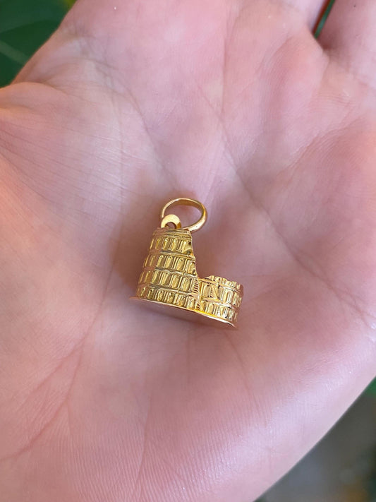 Vintage Solid 18k Yellow Gold Colluseum Charm