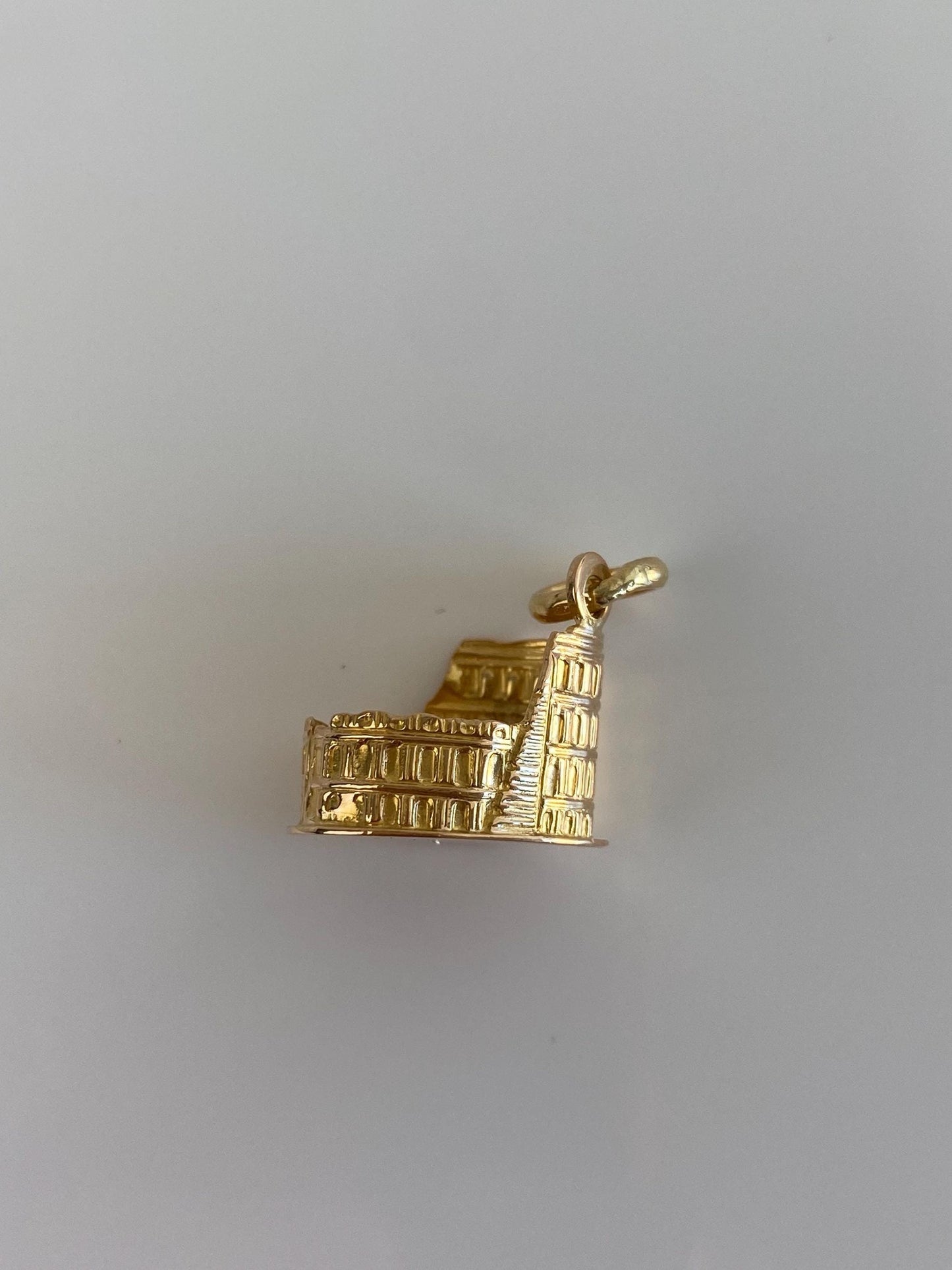 Vintage Solid 18k Yellow Gold Colluseum Charm