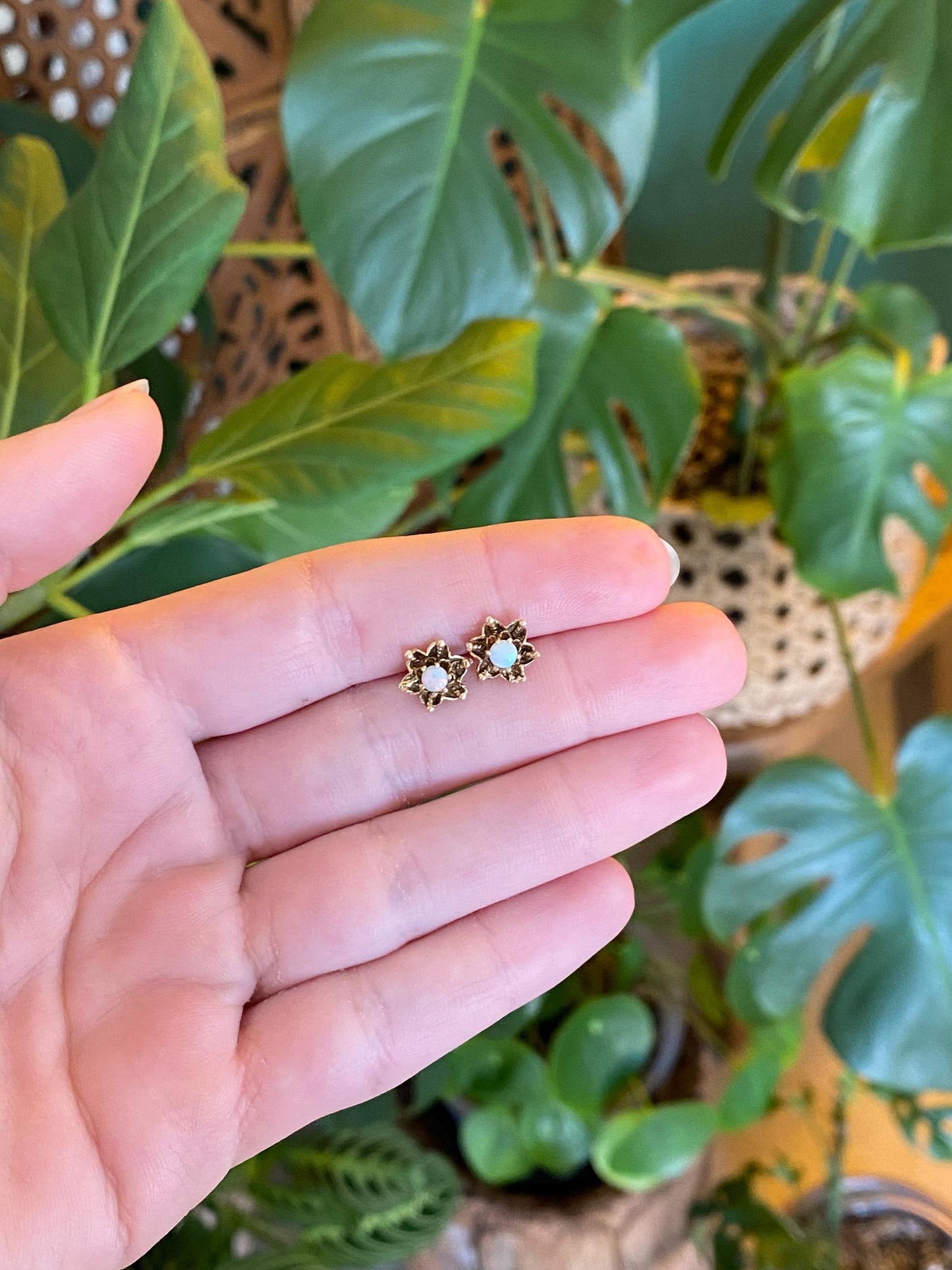 Vintage Solid 14k Yellow Gold Opal Flower Stud Earrings