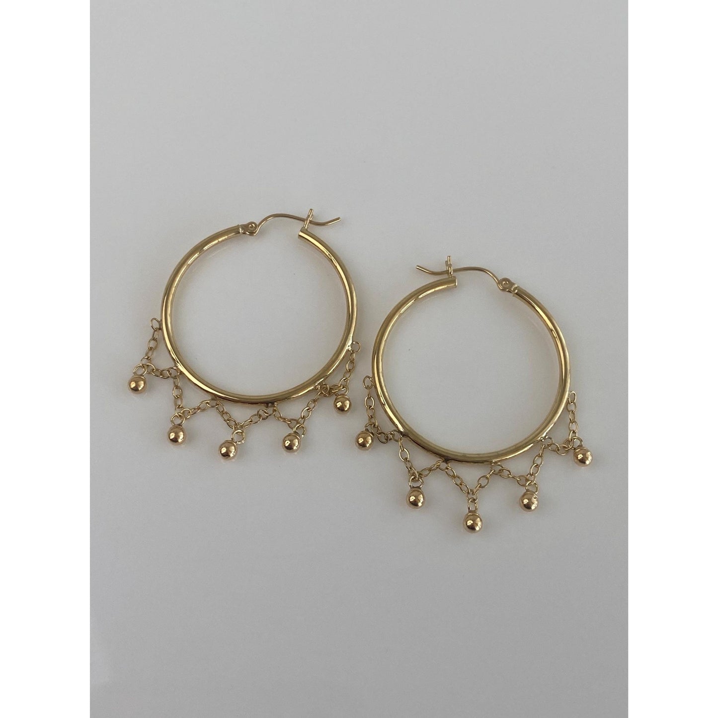 Vintage 18k Yellow Gold Cable Chain Fringe Ball Hoop Earrings