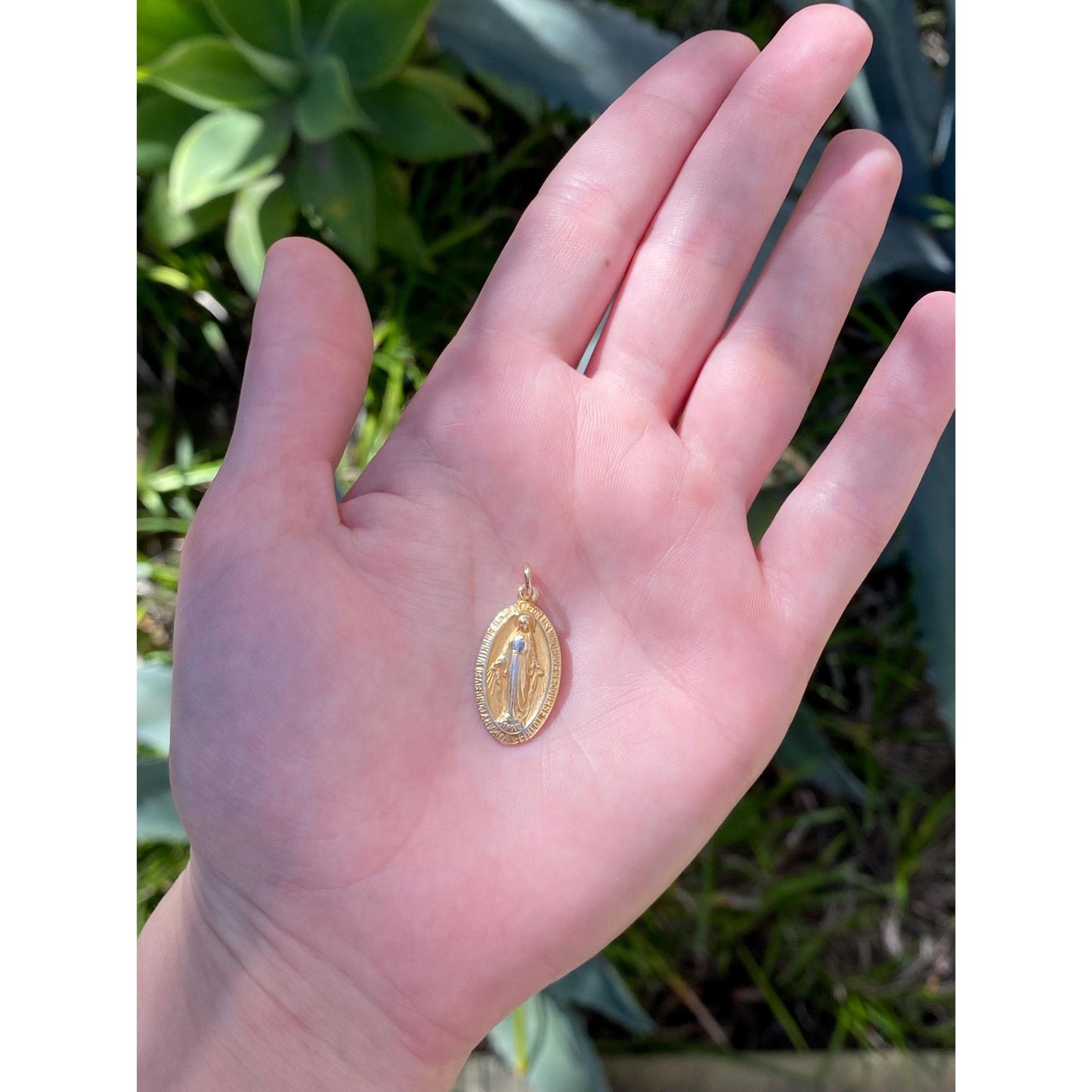 Vintage Solid 10k Yellow Gold Virgin Mary Religious 'Pray For Us' Charm