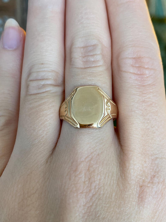 Vintage Solid 14k Yellow Gold Signet Ring - Size 8.25